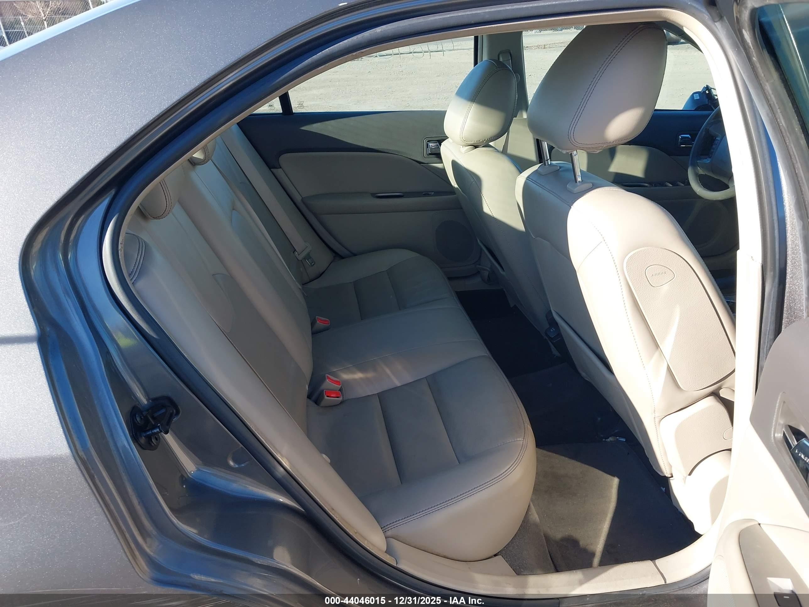 FORD FUSION image 8