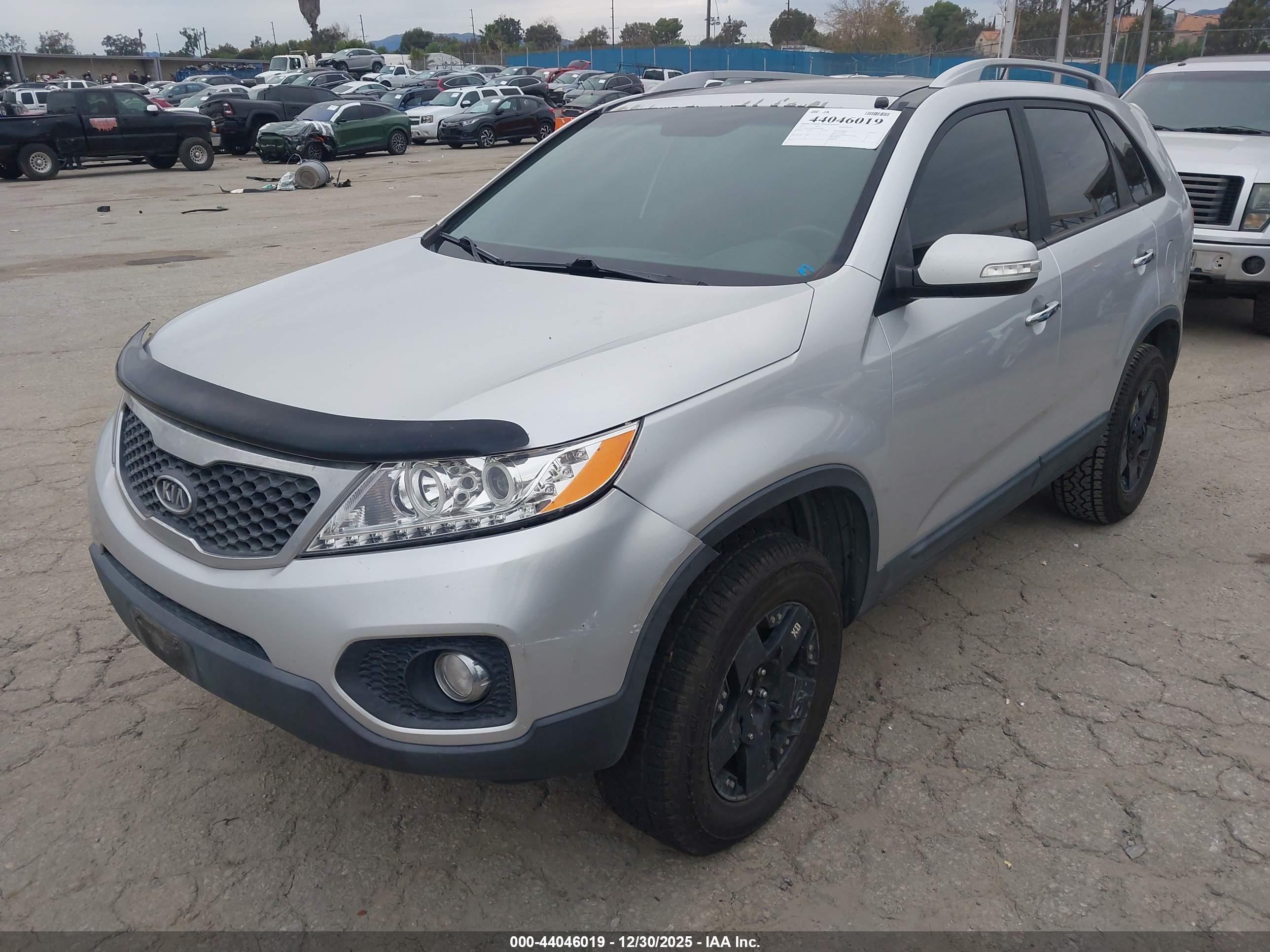 KIA SORENTO image 2