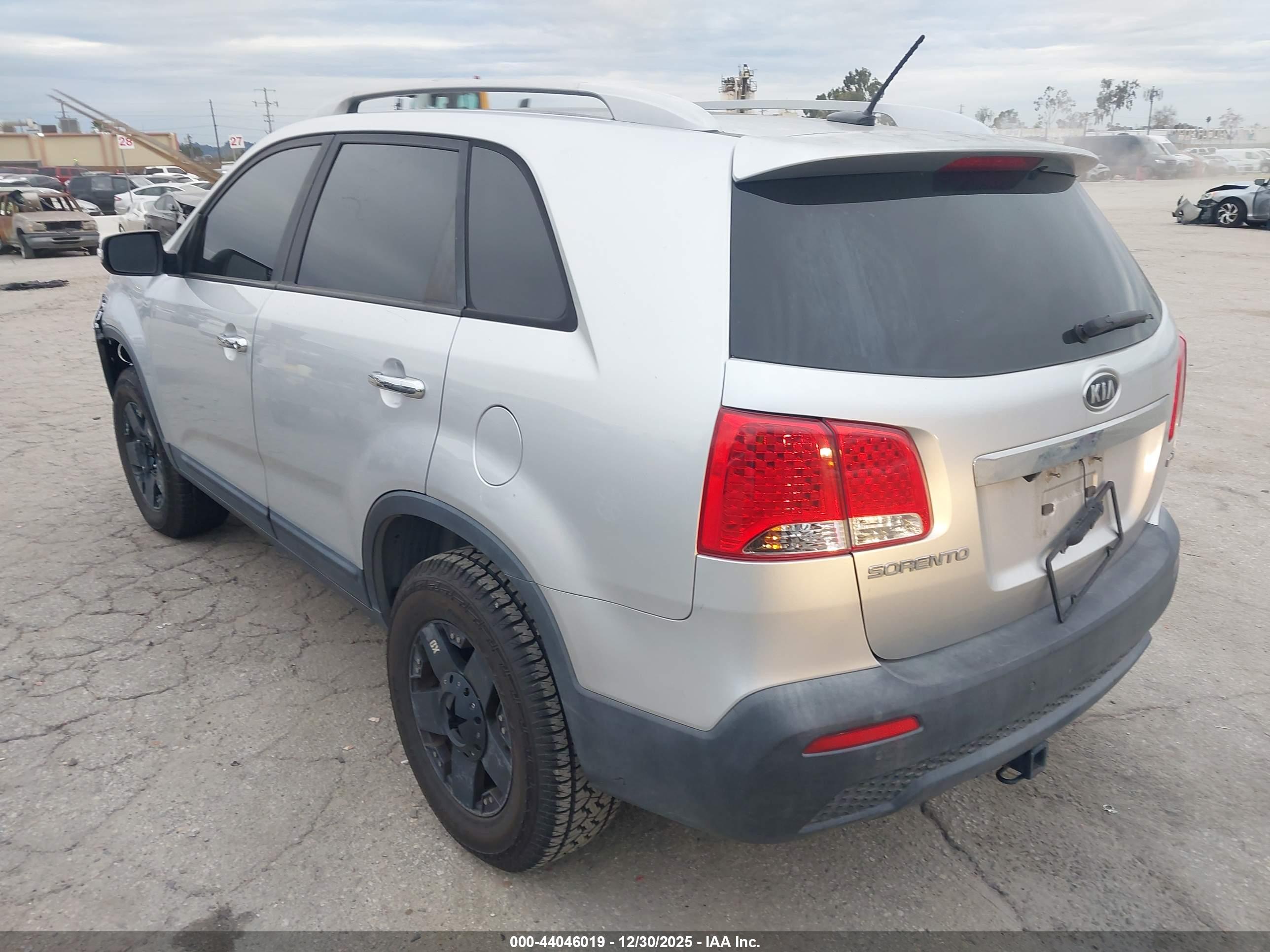 KIA SORENTO image 3