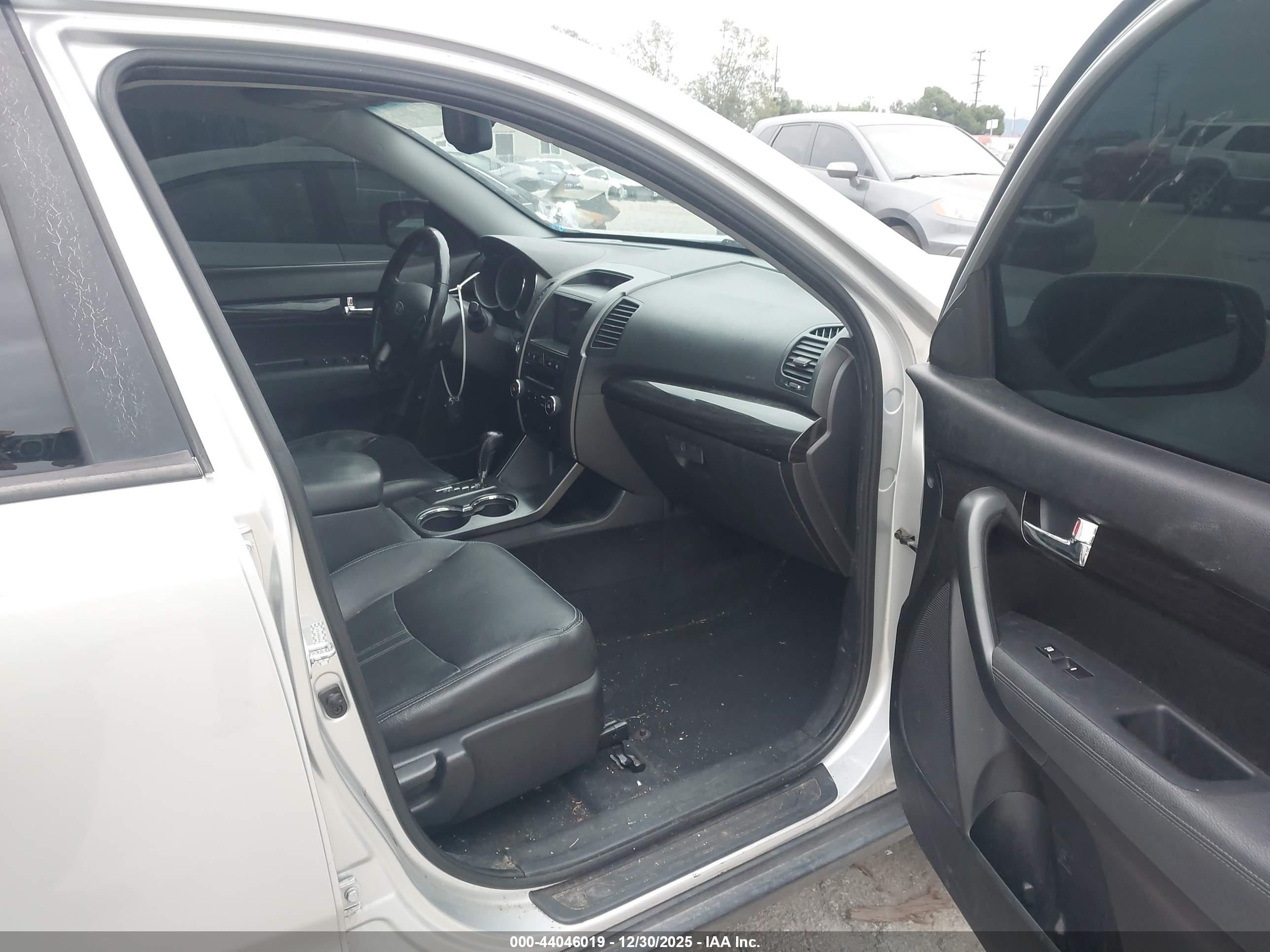 KIA SORENTO image 5