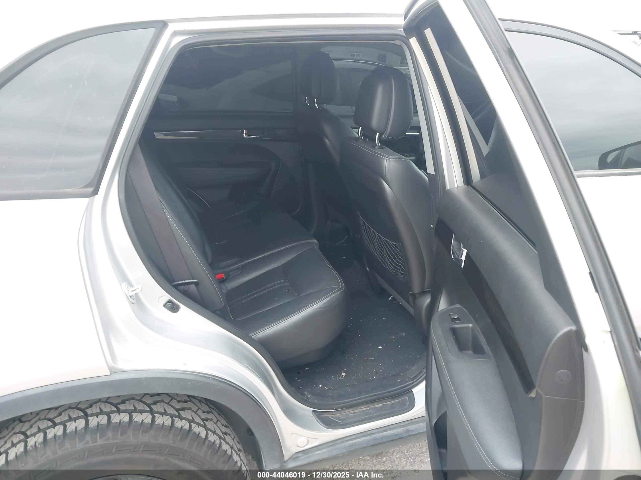 KIA SORENTO image 8