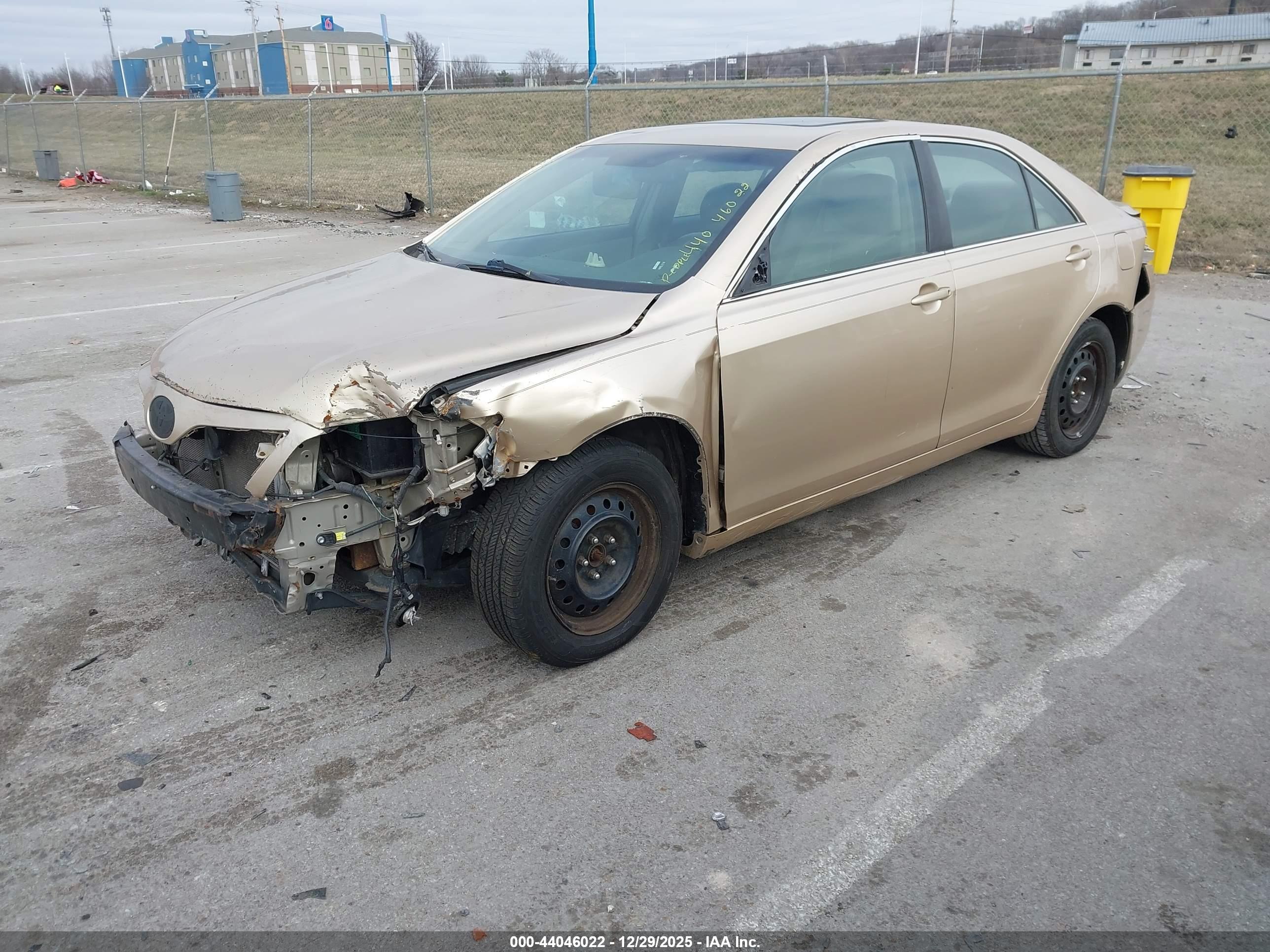 TOYOTA CAMRY image 2