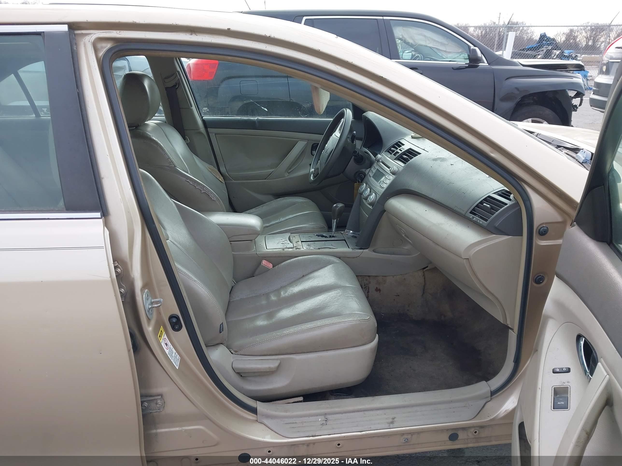 TOYOTA CAMRY image 5