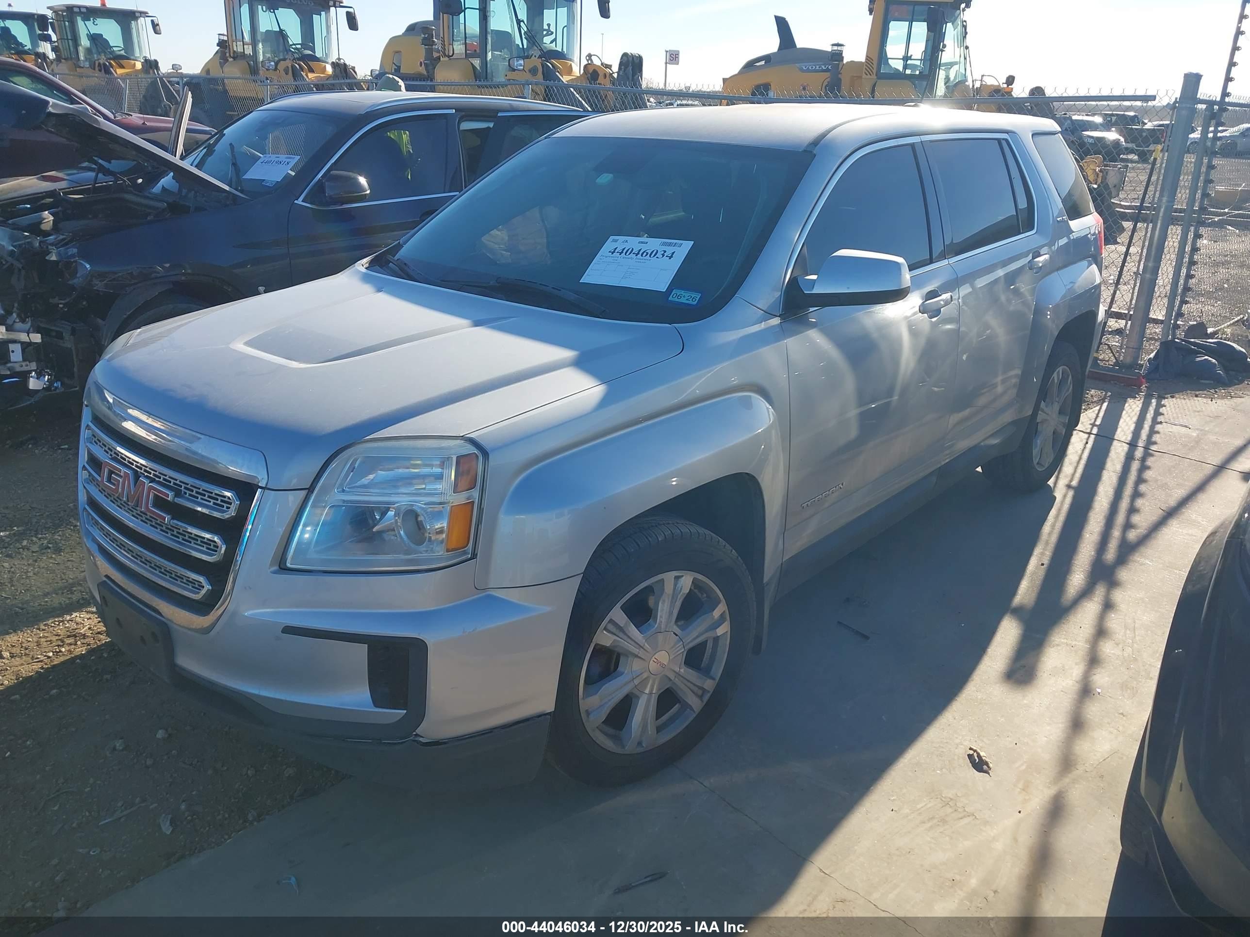GMC TERRAIN image 2