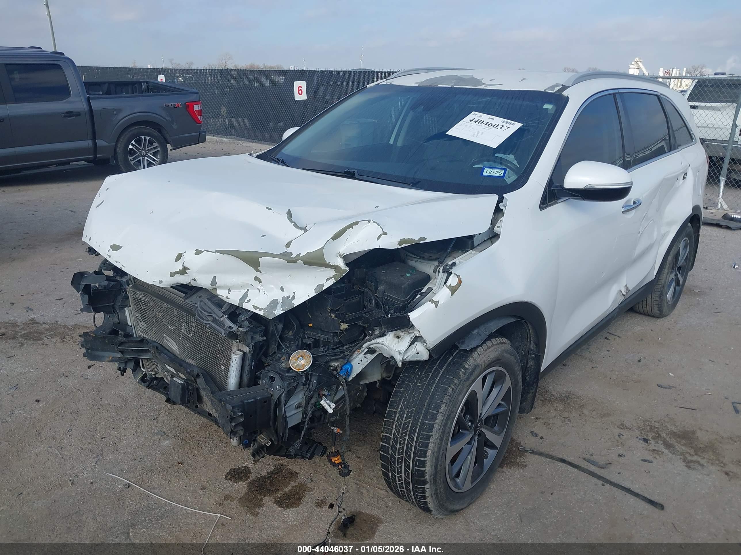 KIA SORENTO image 2