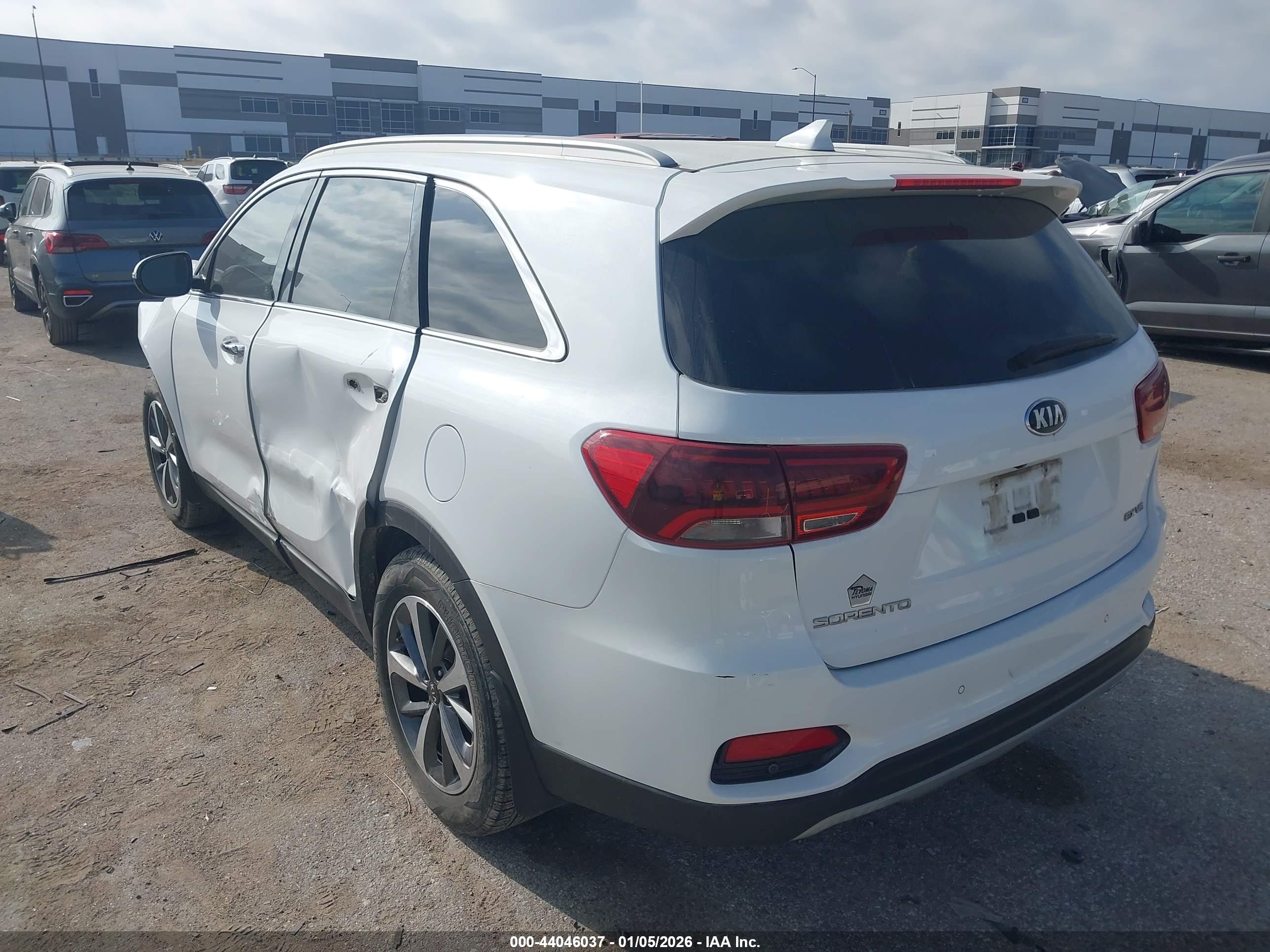 KIA SORENTO image 3