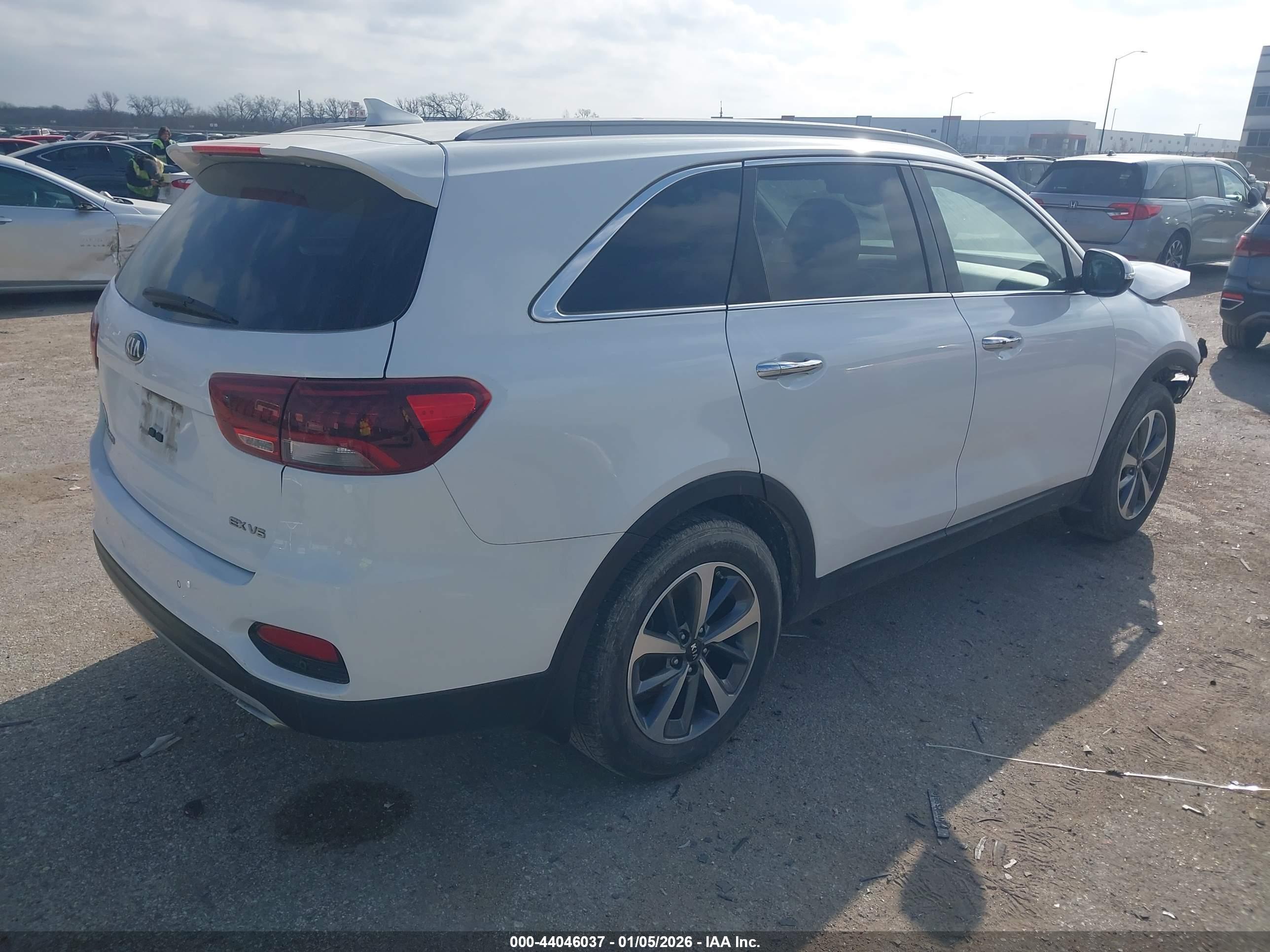 KIA SORENTO image 4