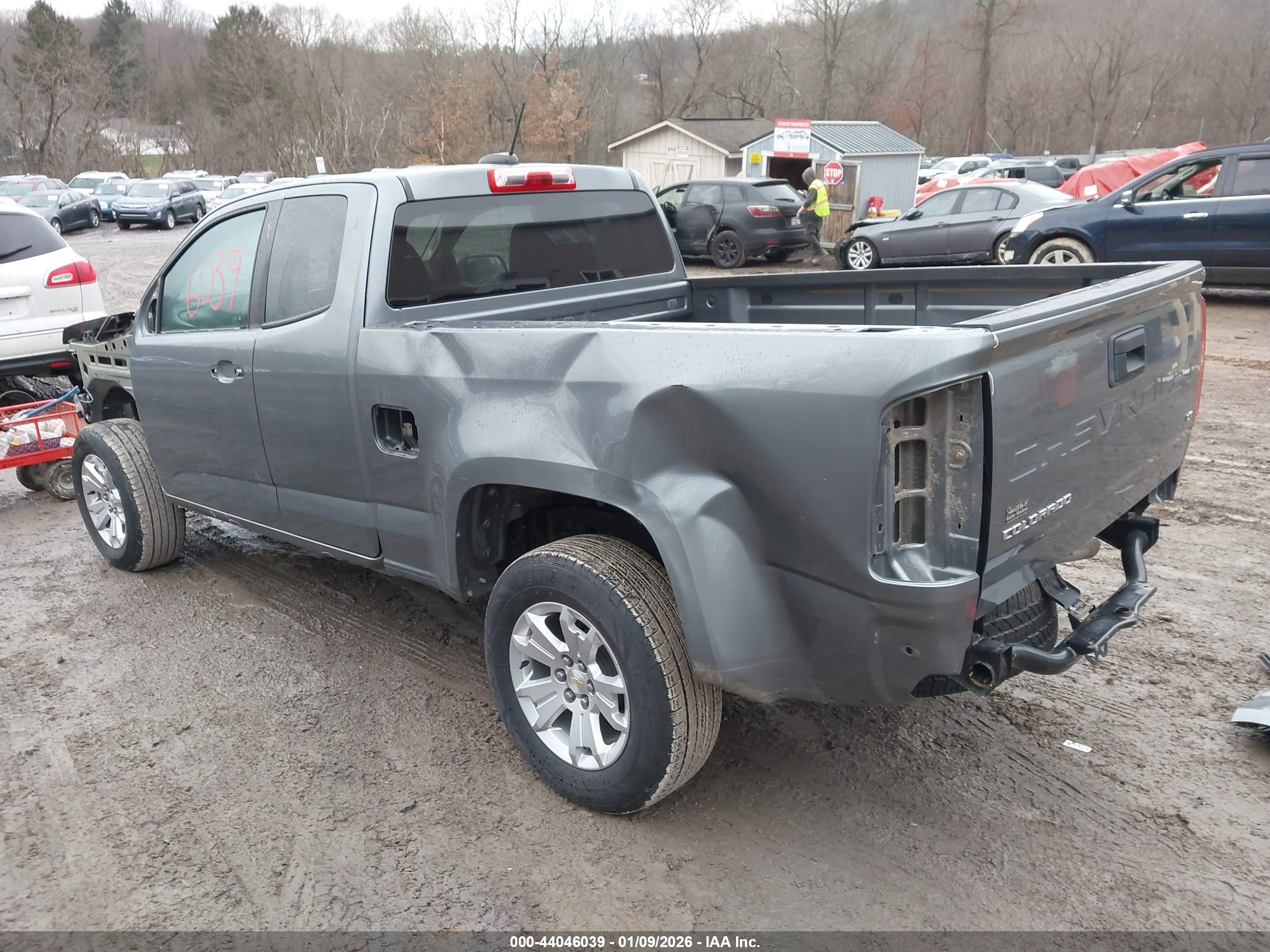 CHEVROLET COLORADO image 3