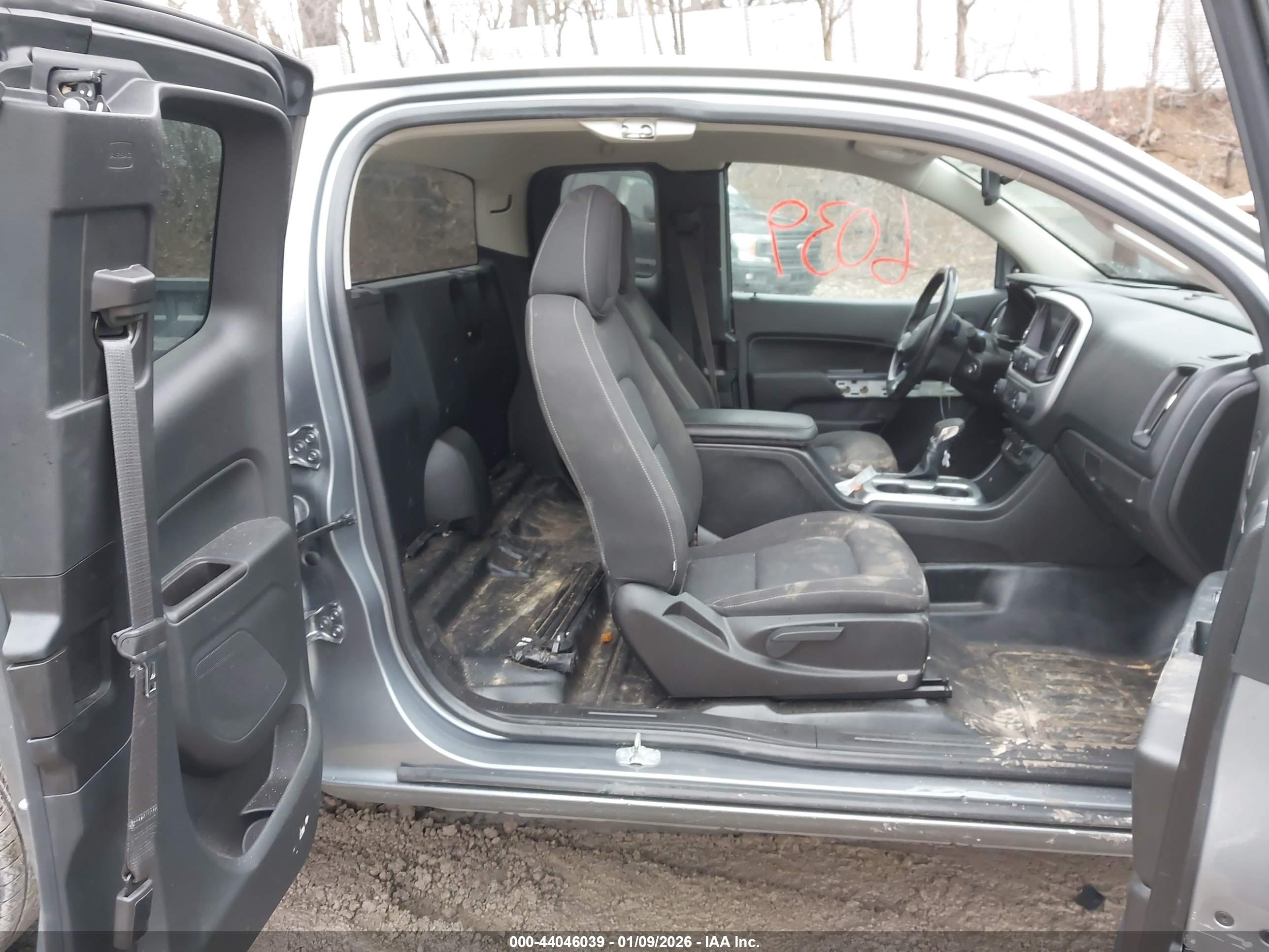 CHEVROLET COLORADO image 8