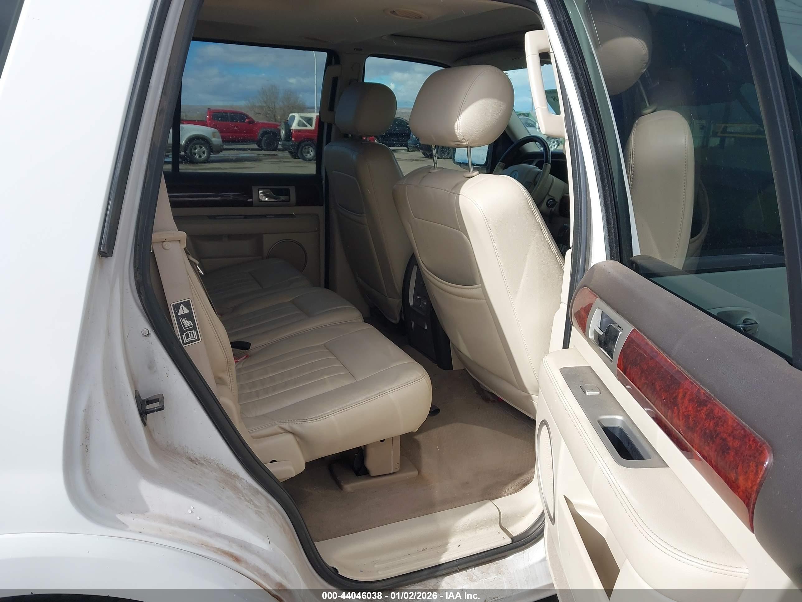 LINCOLN NAVIGATOR image 8