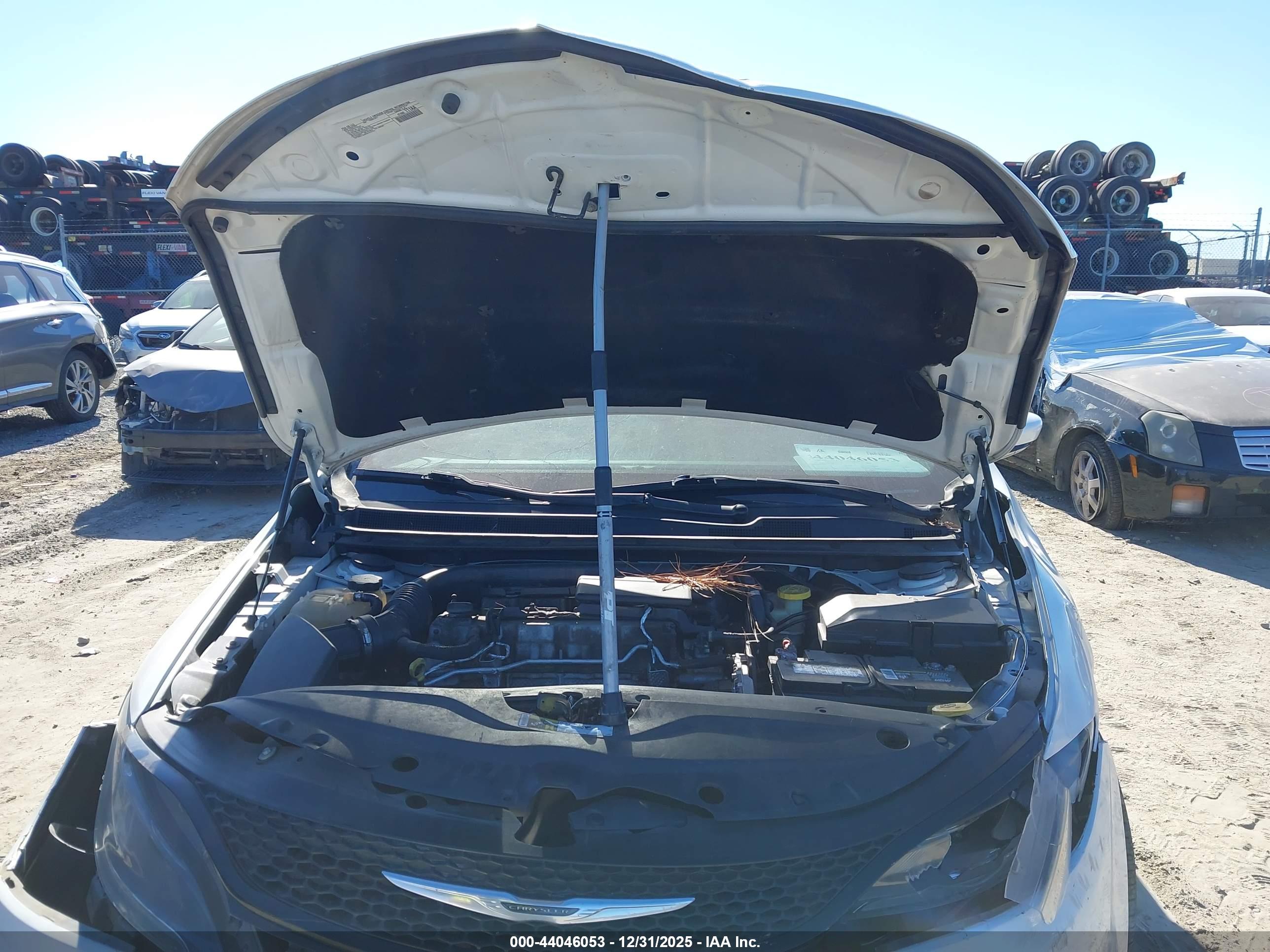 CHRYSLER 200 image 10