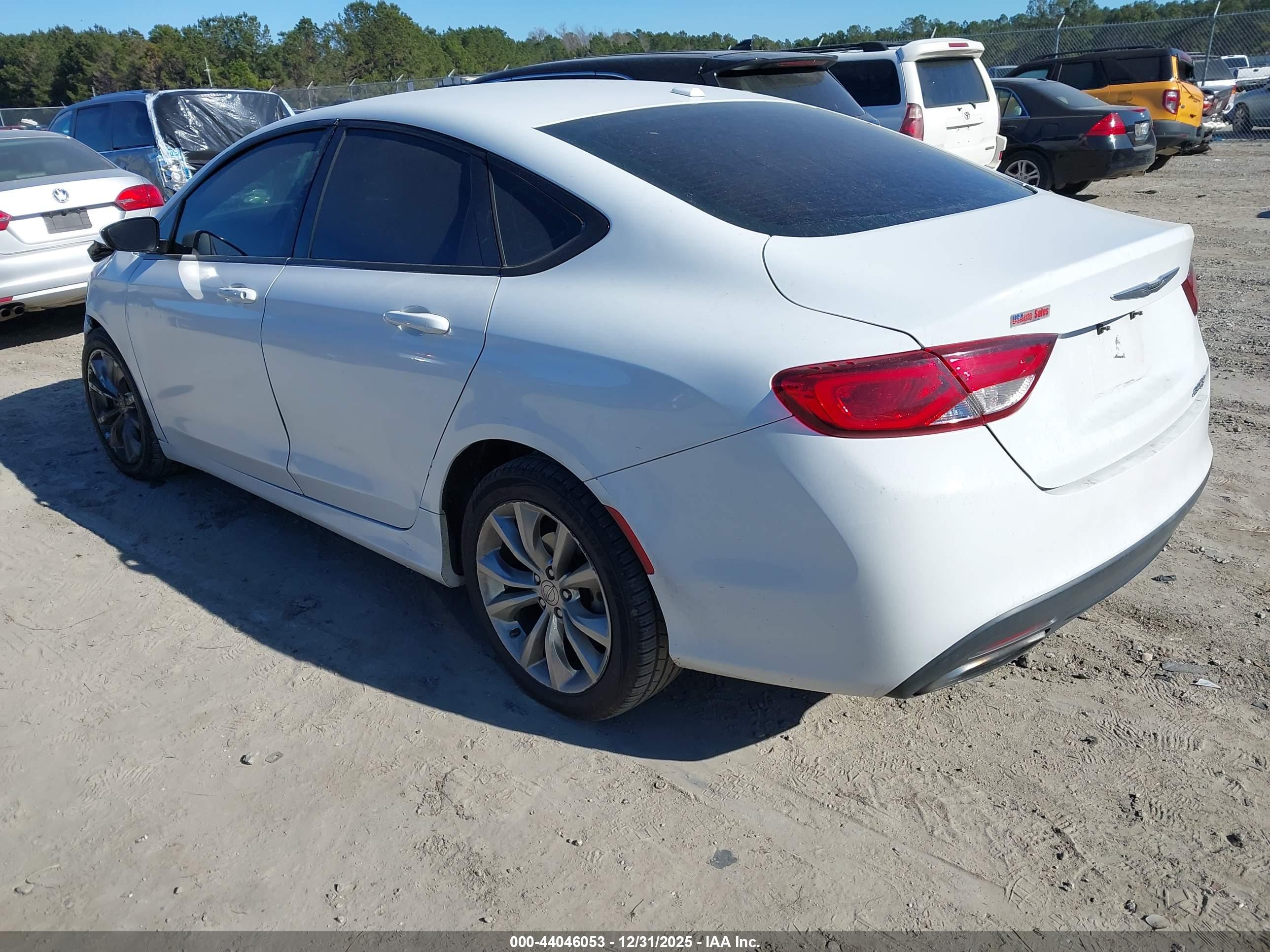 CHRYSLER 200 image 3