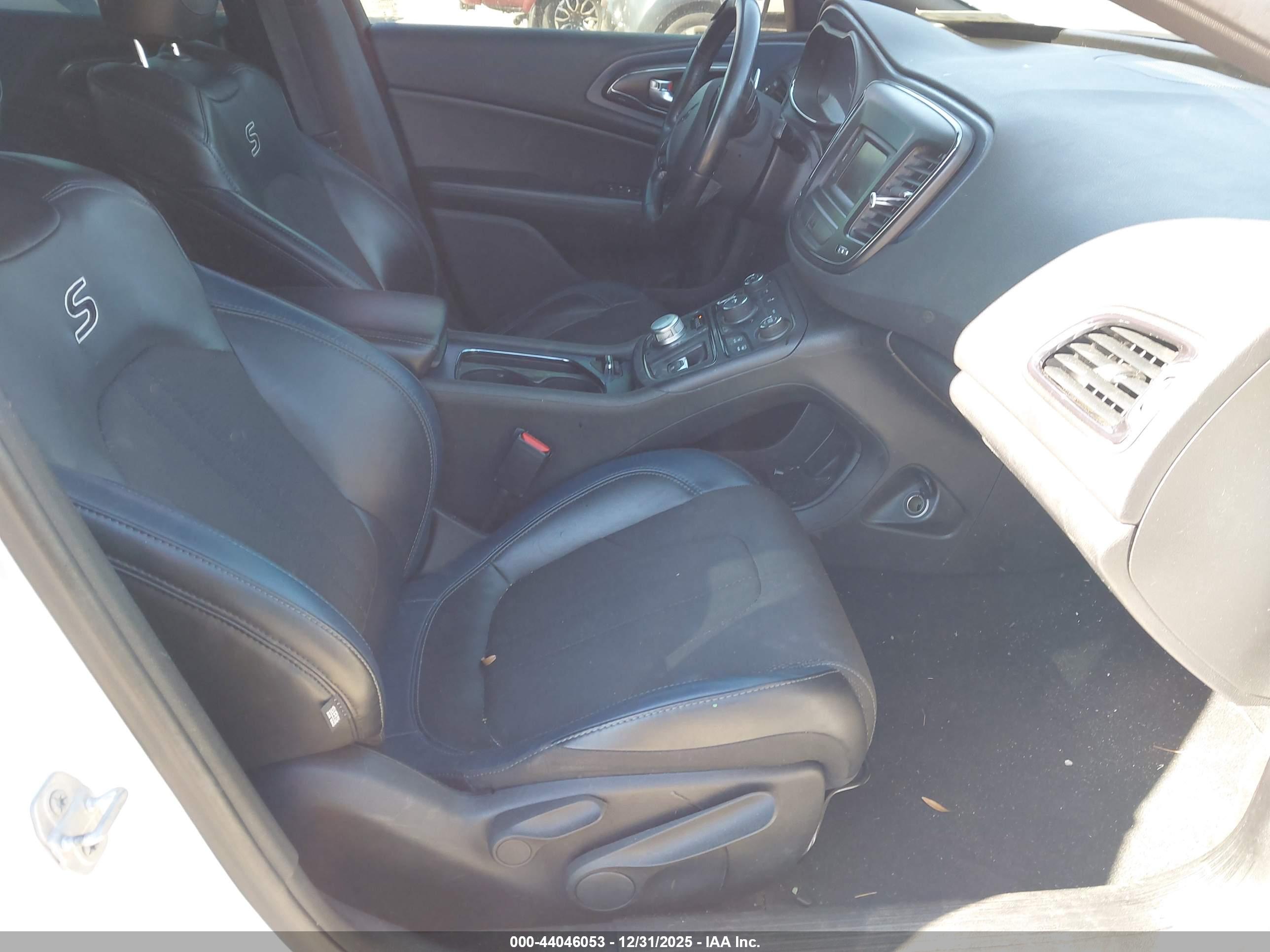 CHRYSLER 200 image 5
