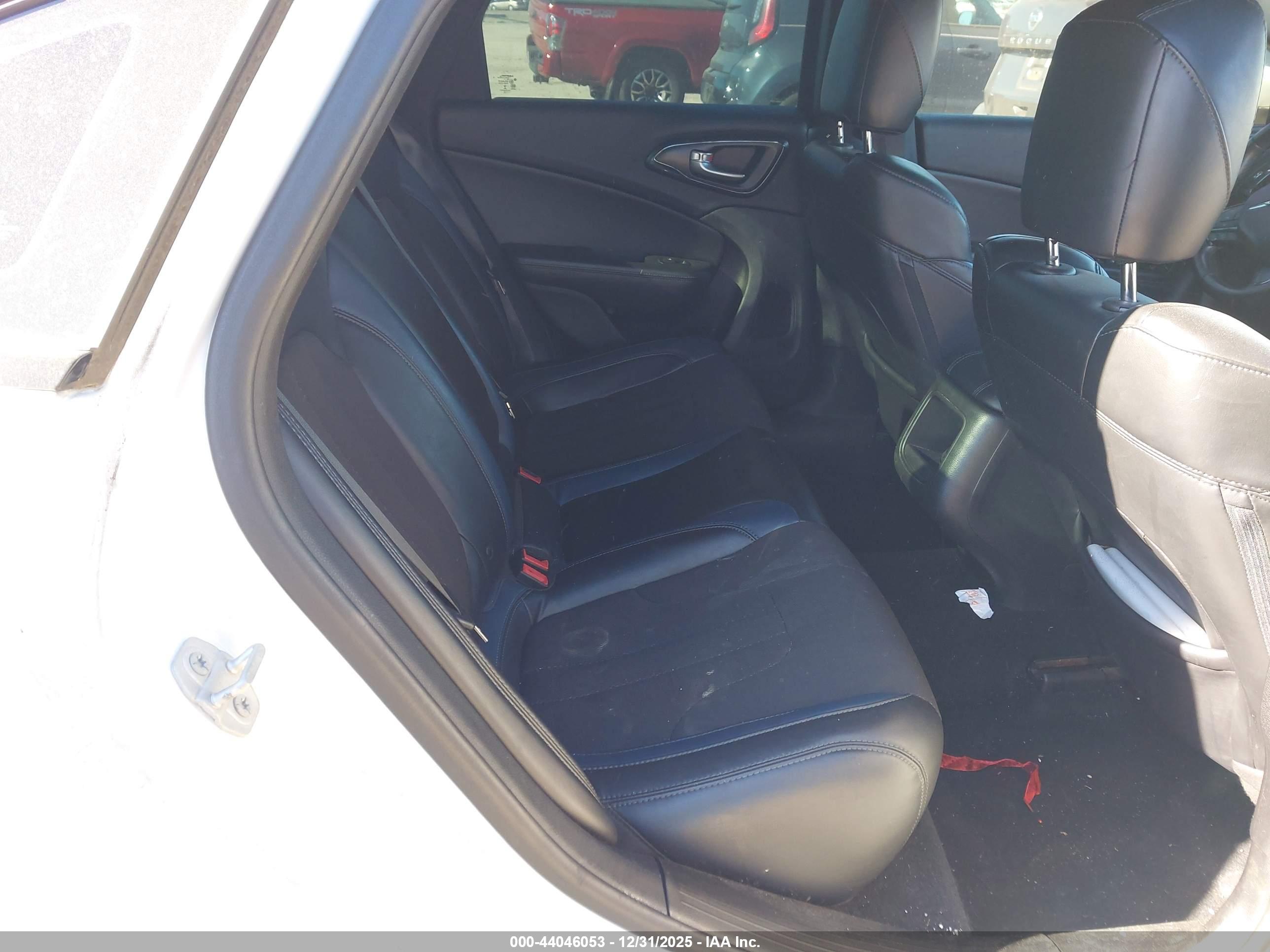 CHRYSLER 200 image 8