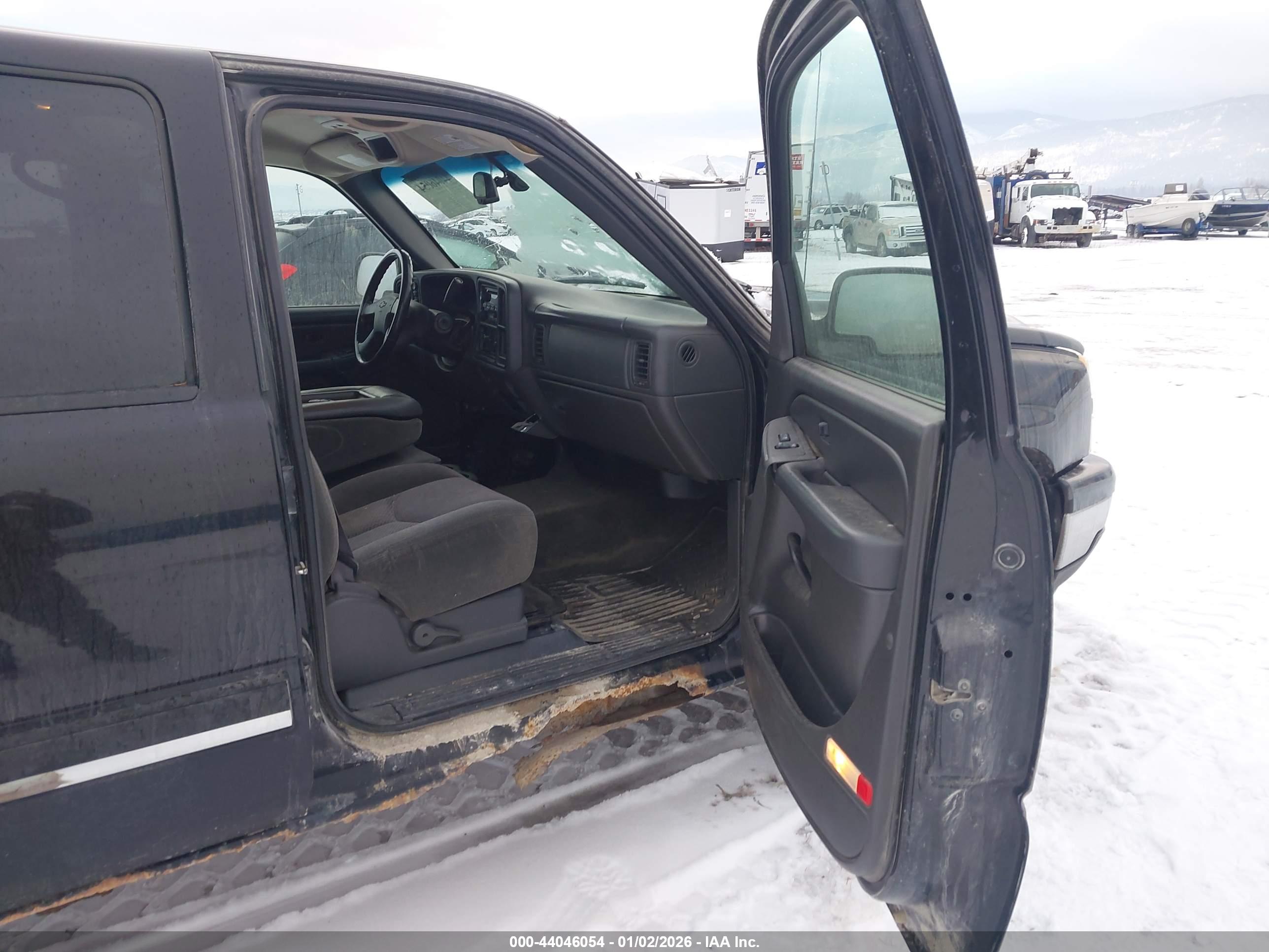 CHEVROLET SILVERADO image 5