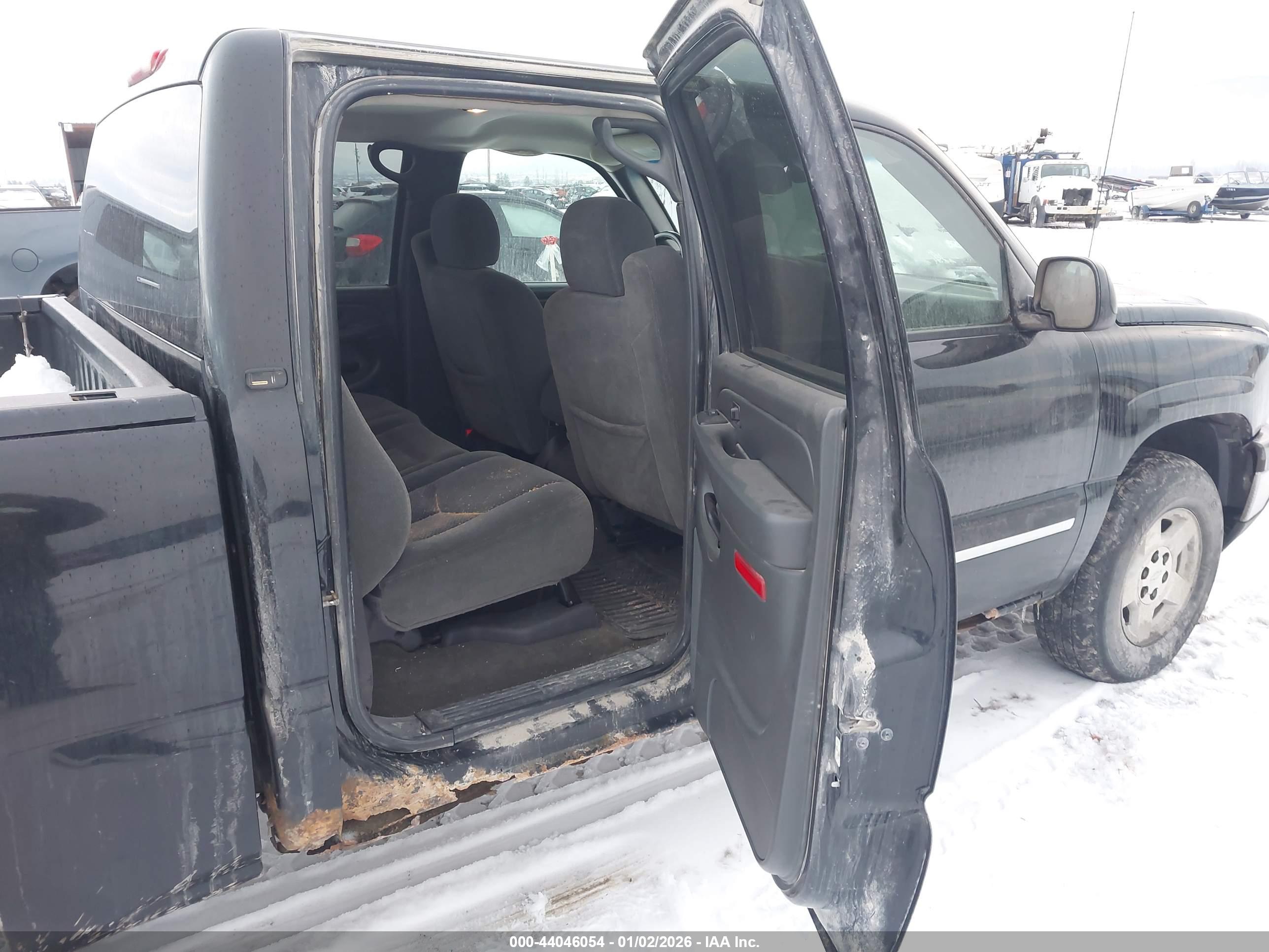 CHEVROLET SILVERADO image 8