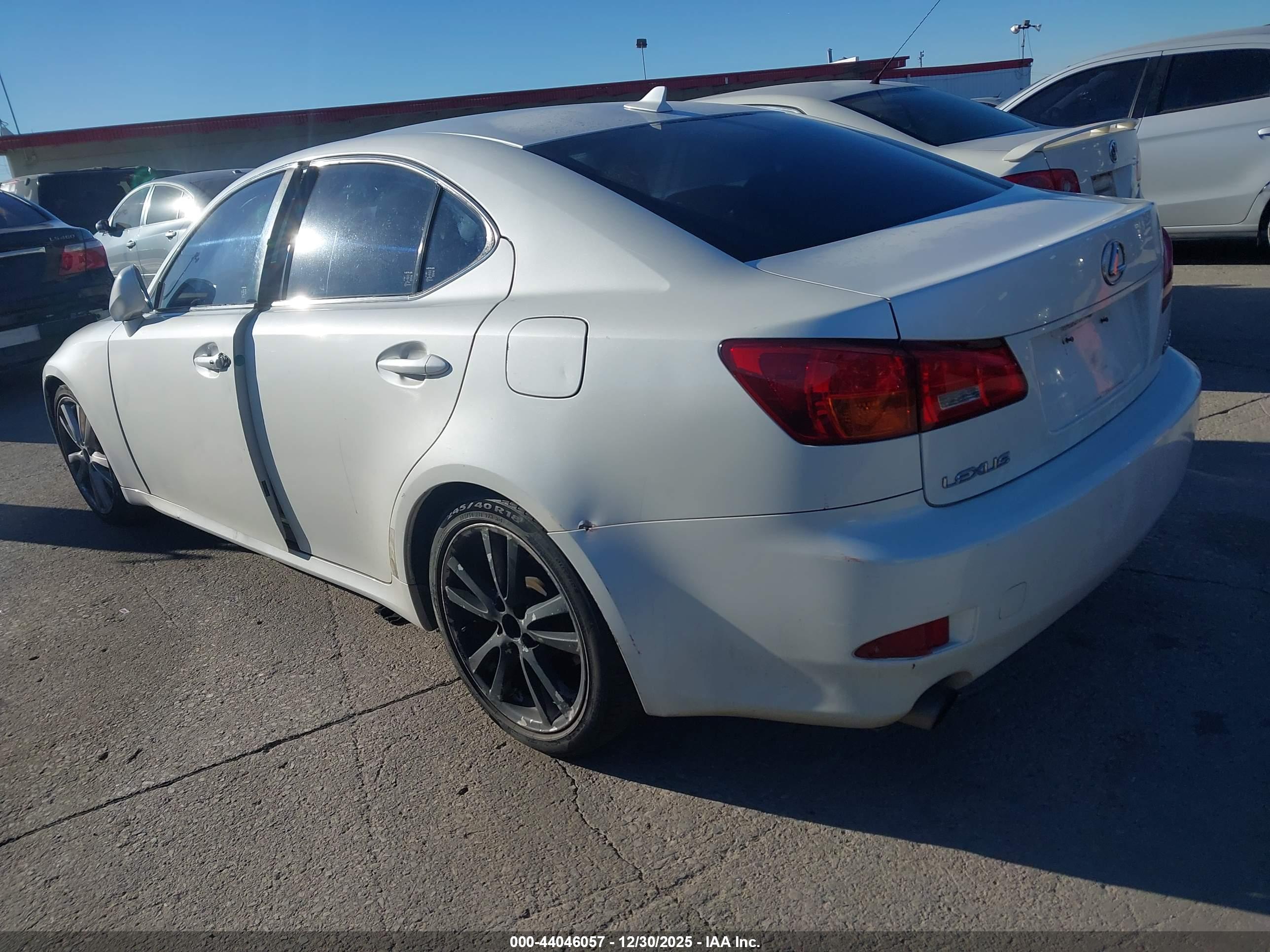 LEXUS IS image 3