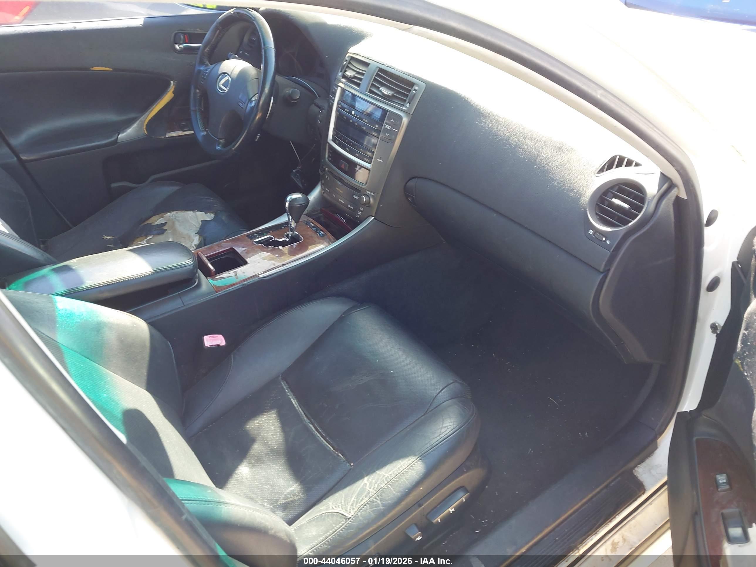 LEXUS IS image 5
