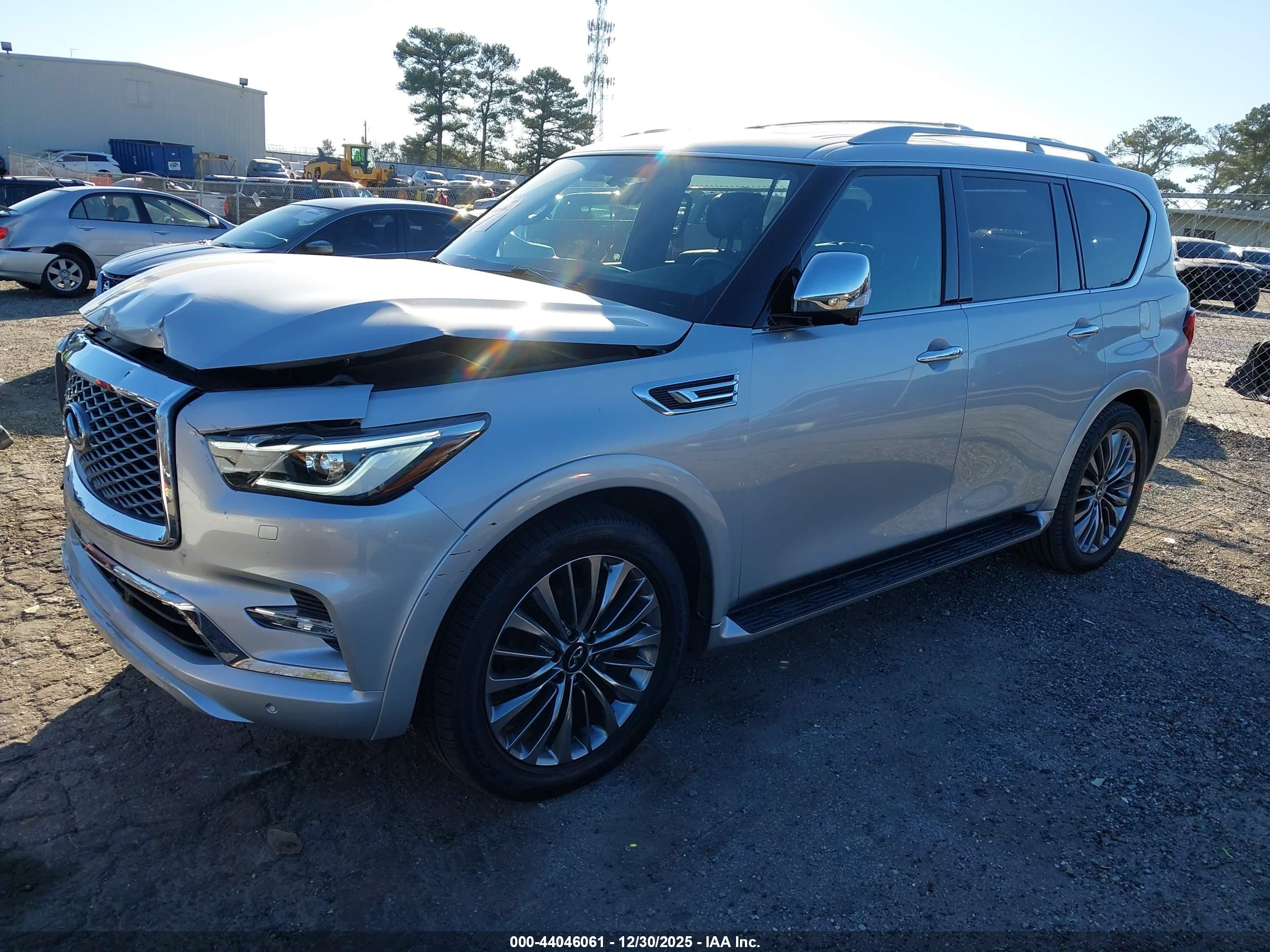 INFINITI QX80 image 2