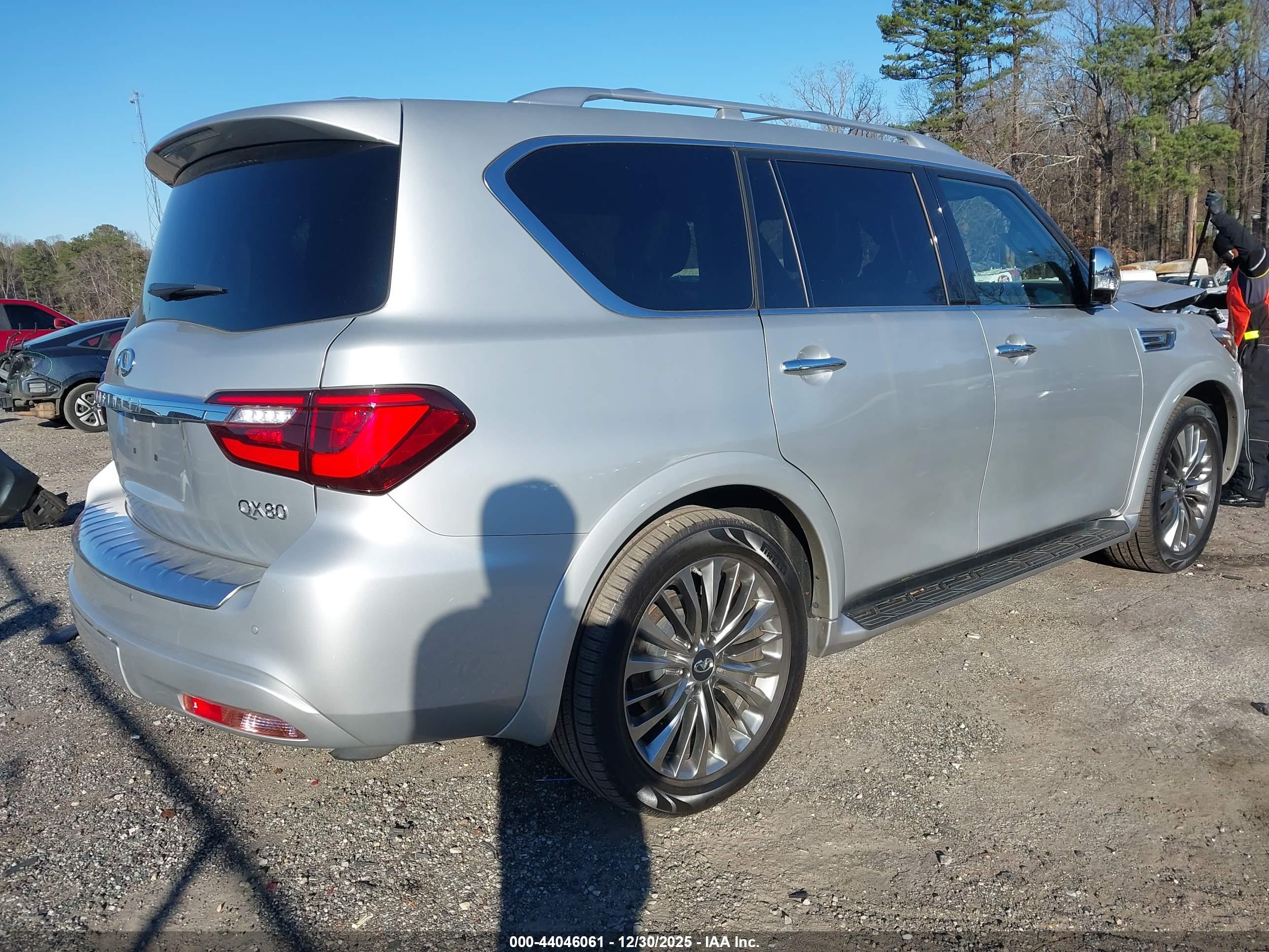 INFINITI QX80 image 4