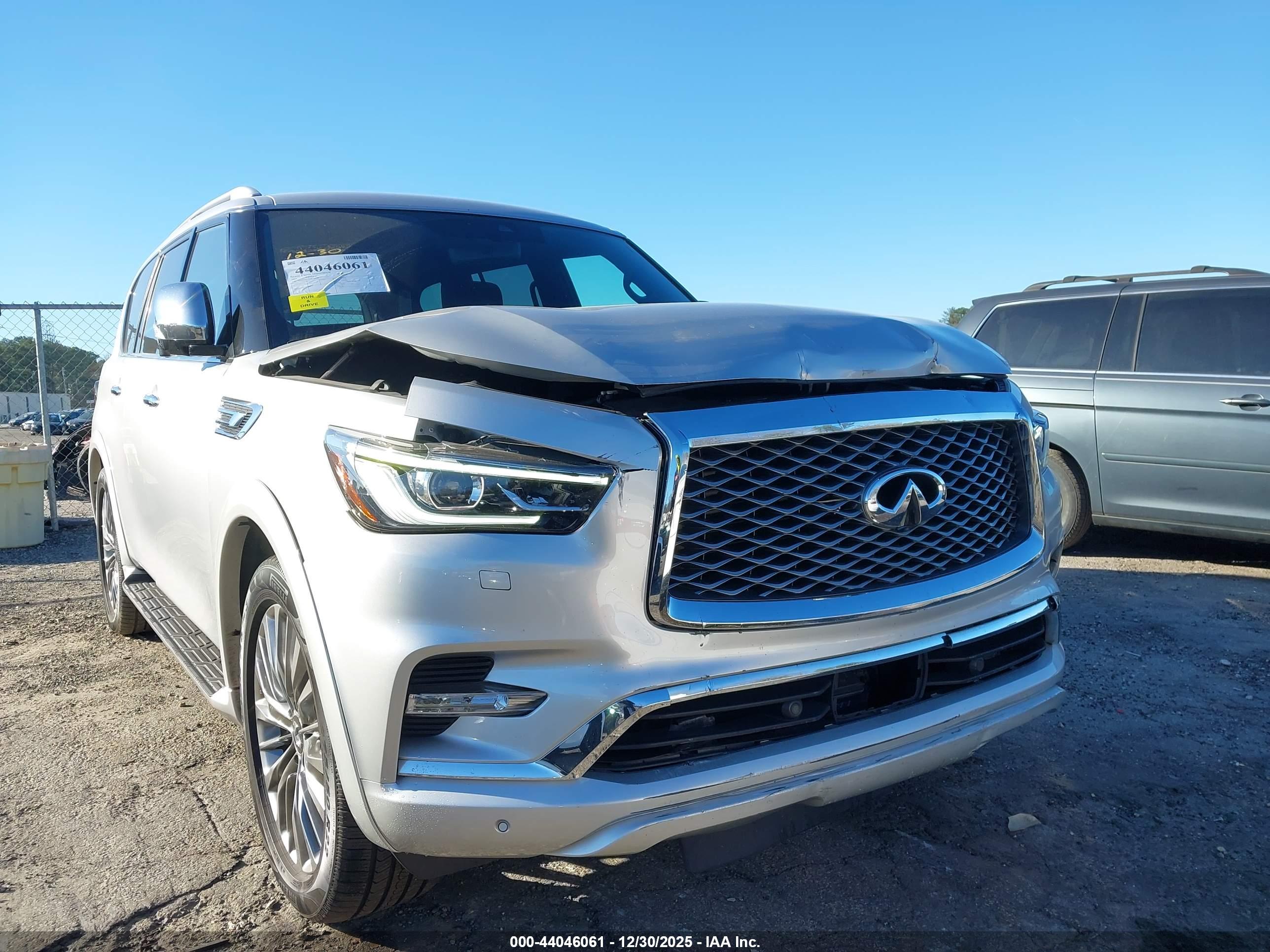 INFINITI QX80 image 6