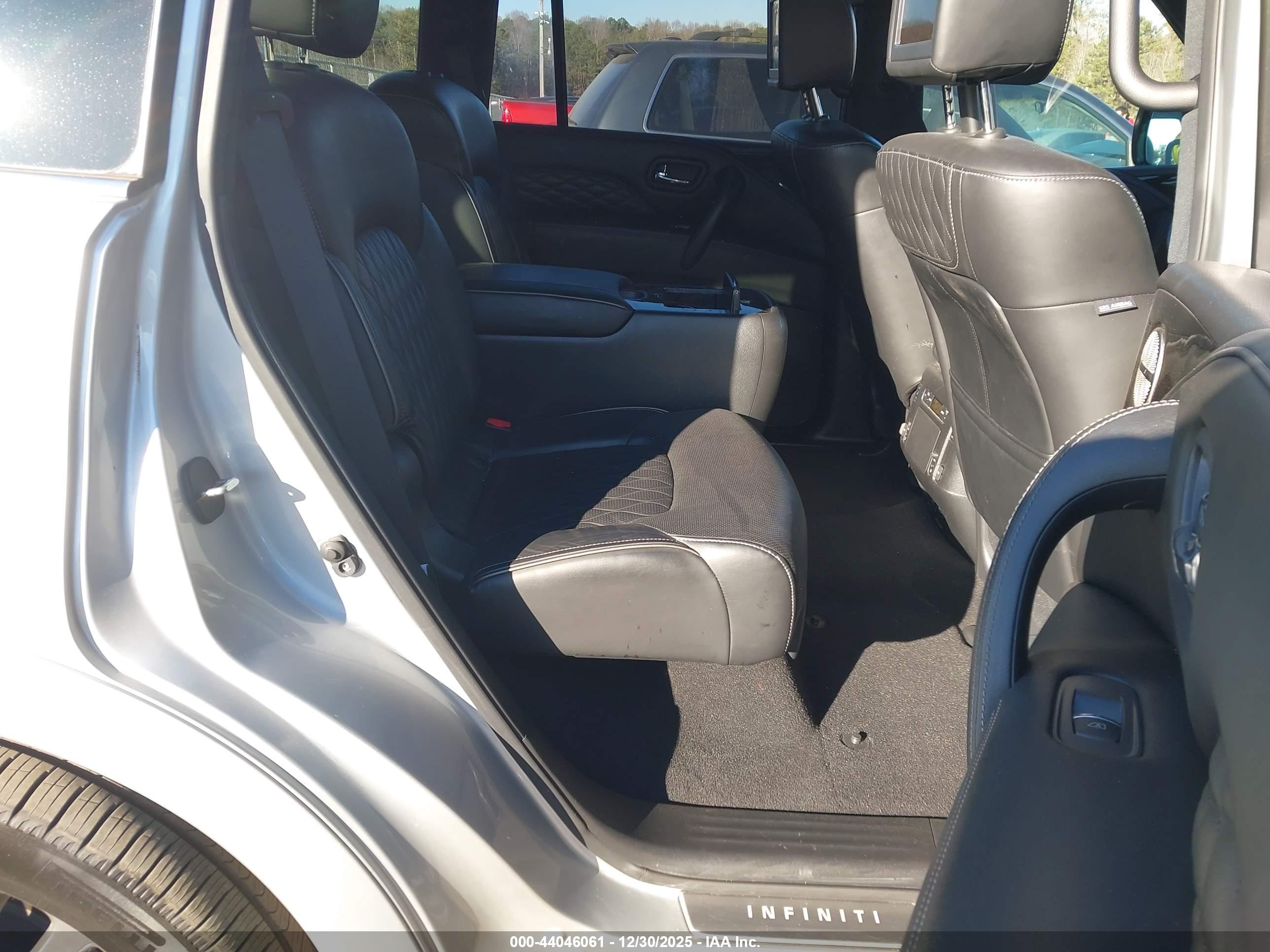 INFINITI QX80 image 8