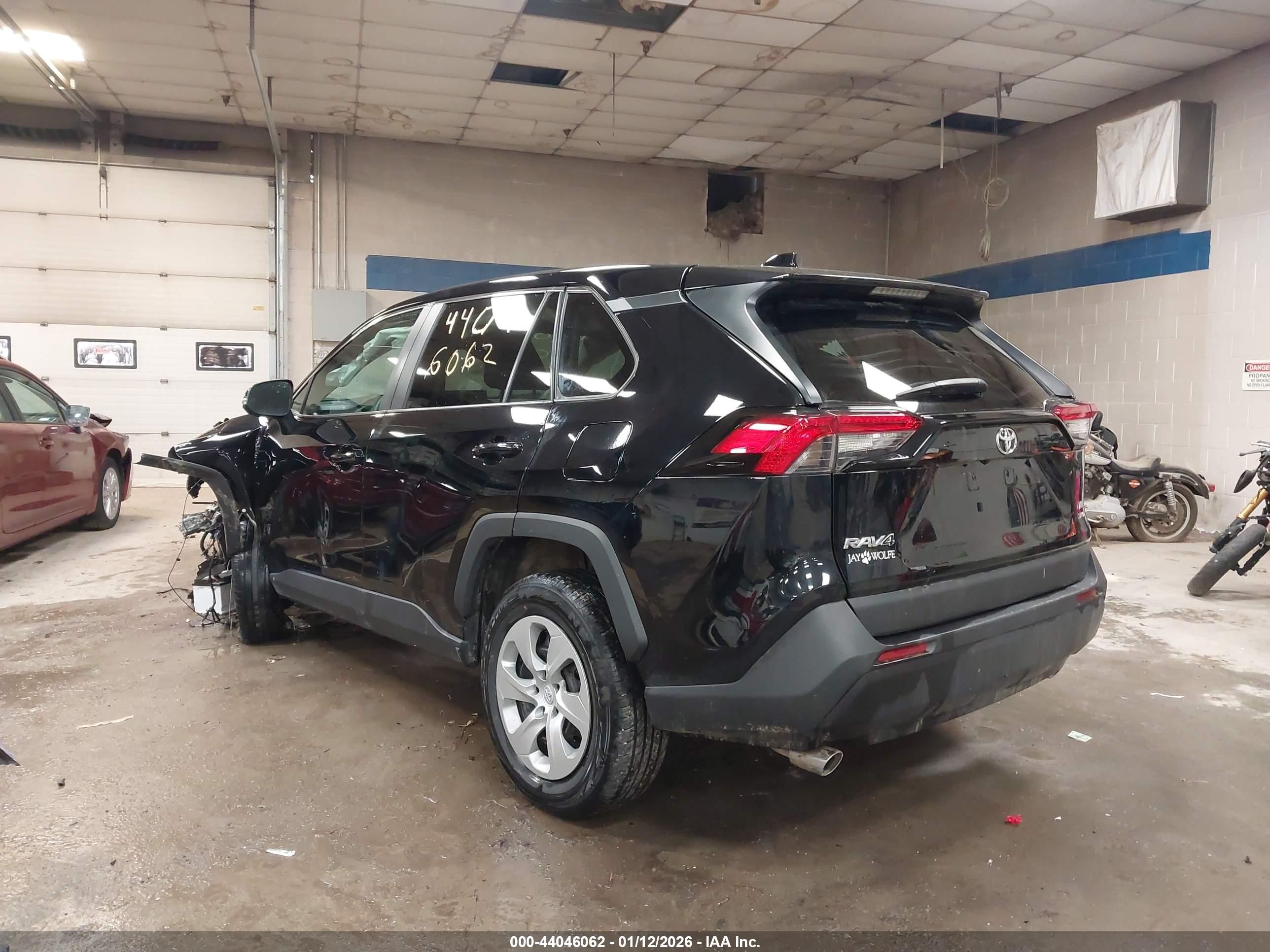 TOYOTA RAV4 image 3