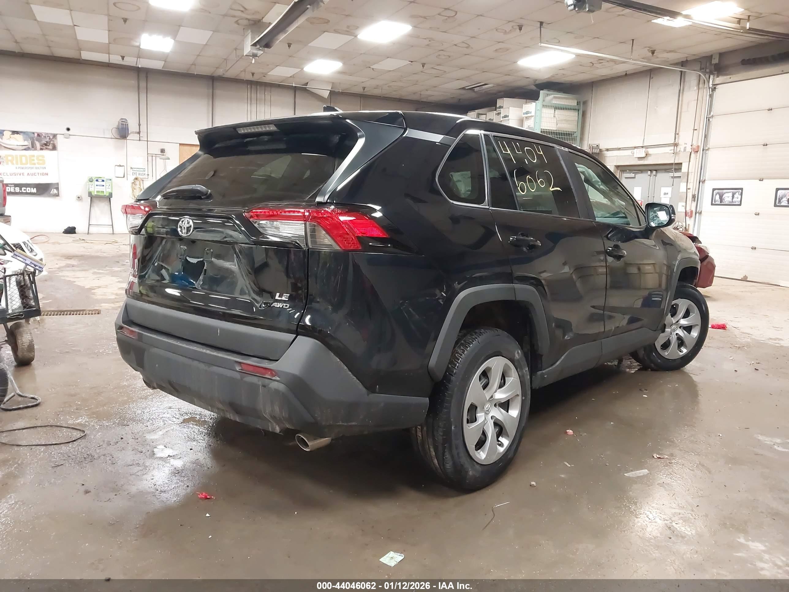 TOYOTA RAV4 image 4