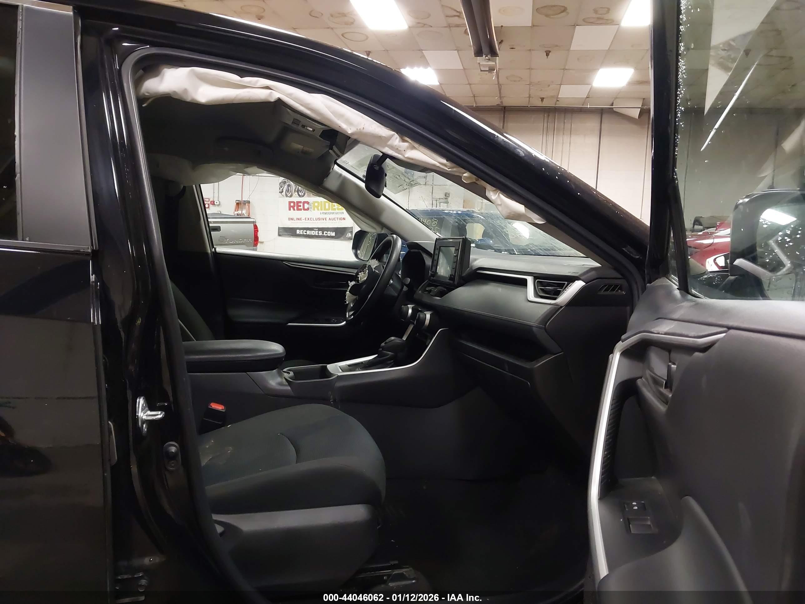TOYOTA RAV4 image 5