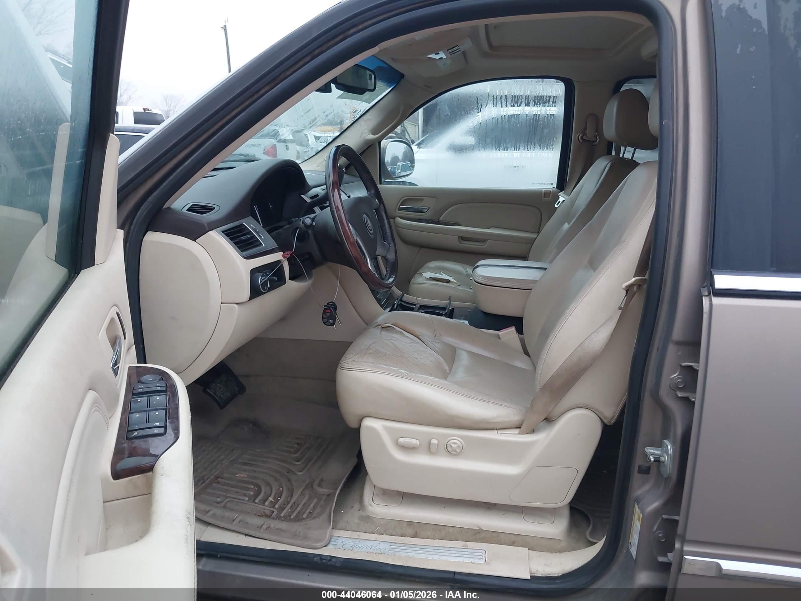 CADILLAC ESCALADE image 5