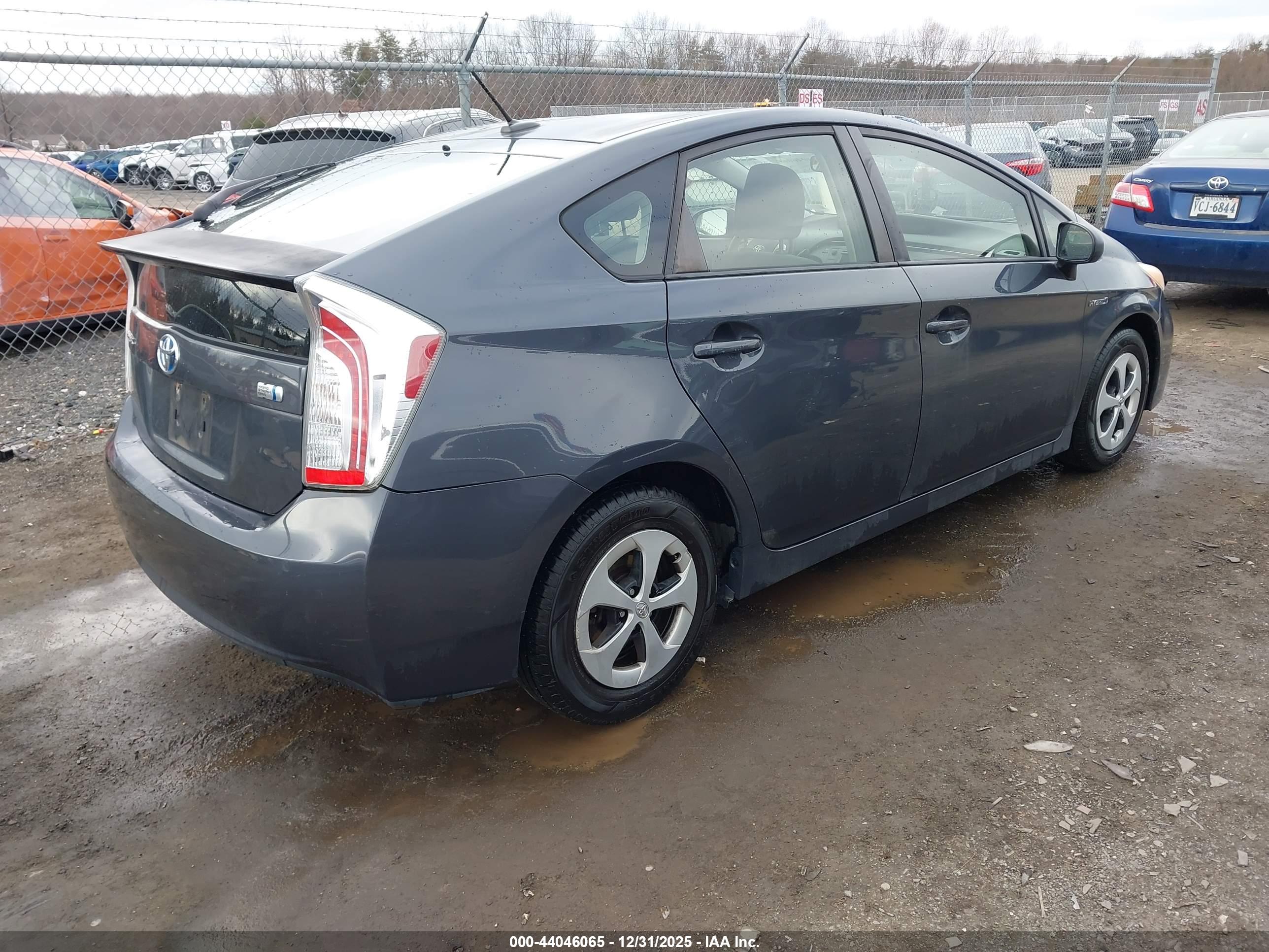 TOYOTA PRIUS image 4