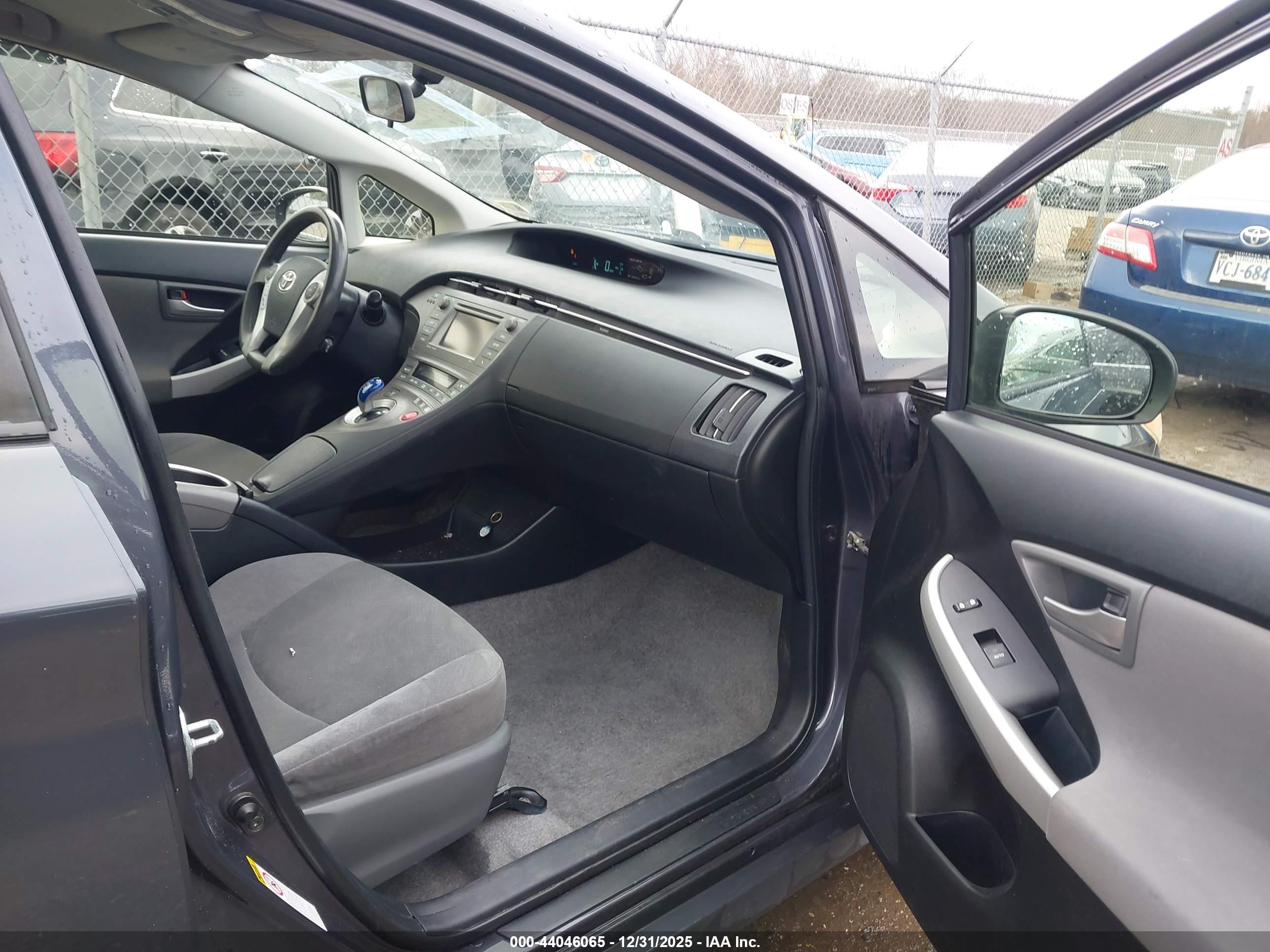 TOYOTA PRIUS image 5