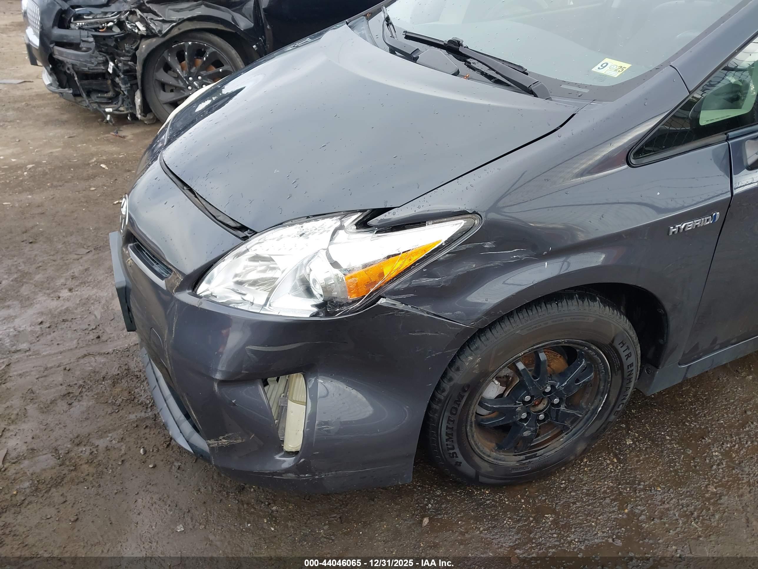 TOYOTA PRIUS image 6