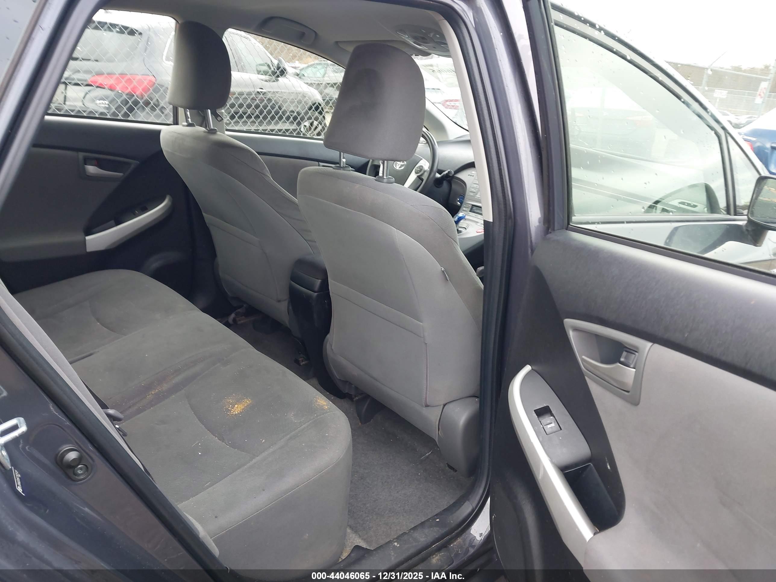 TOYOTA PRIUS image 8