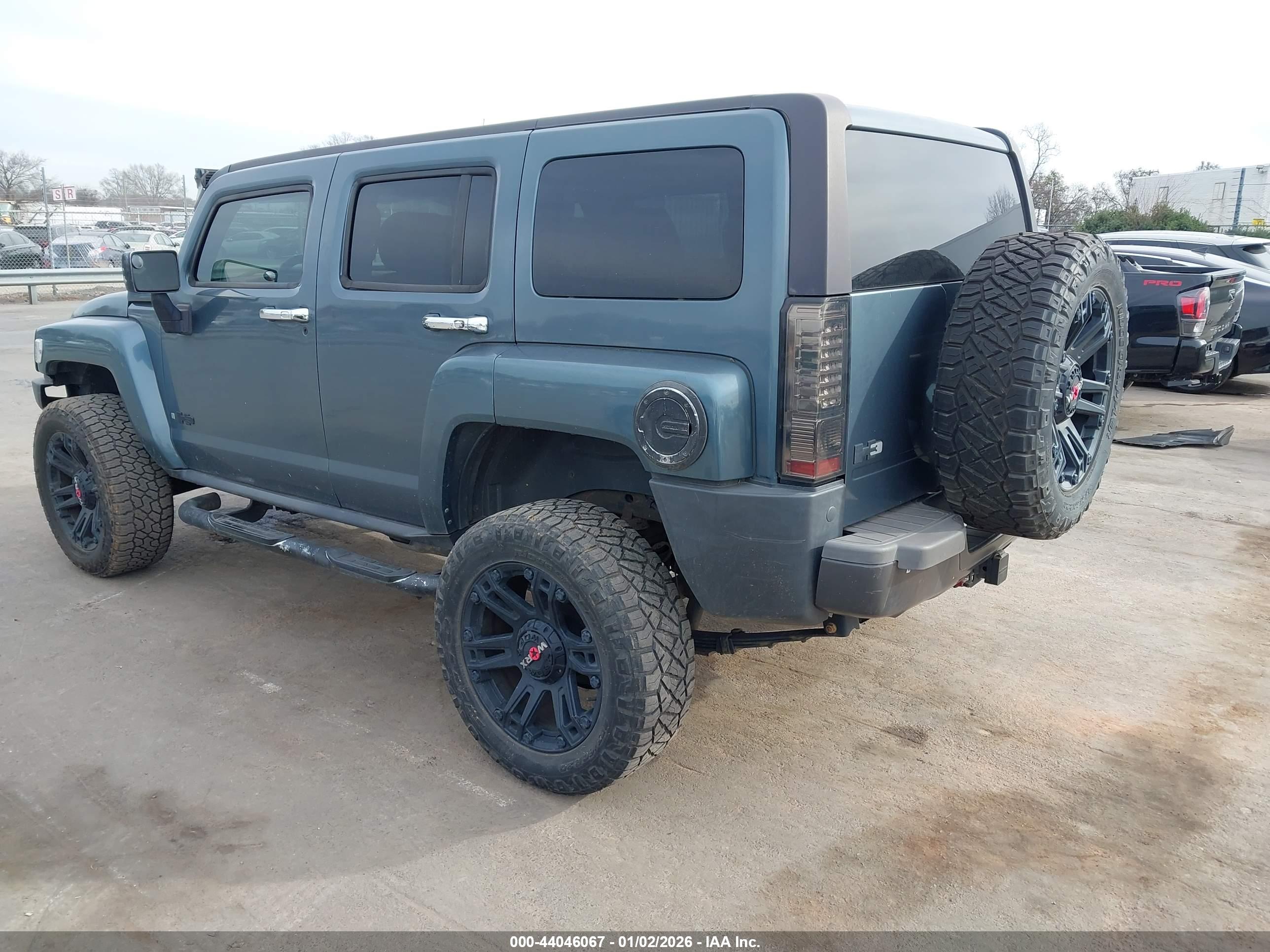 HUMMER H3 image 3