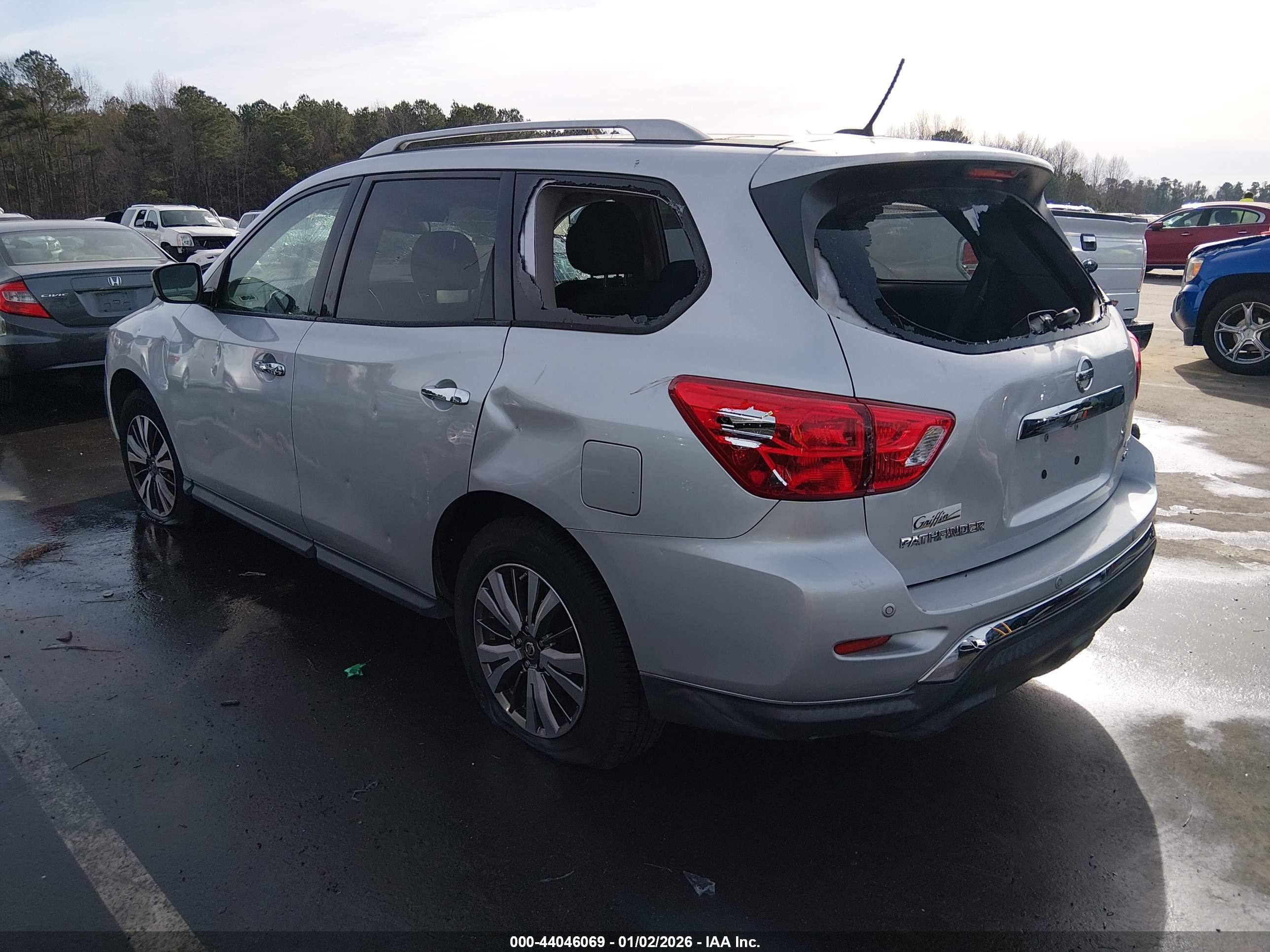 NISSAN PATHFINDER image 3