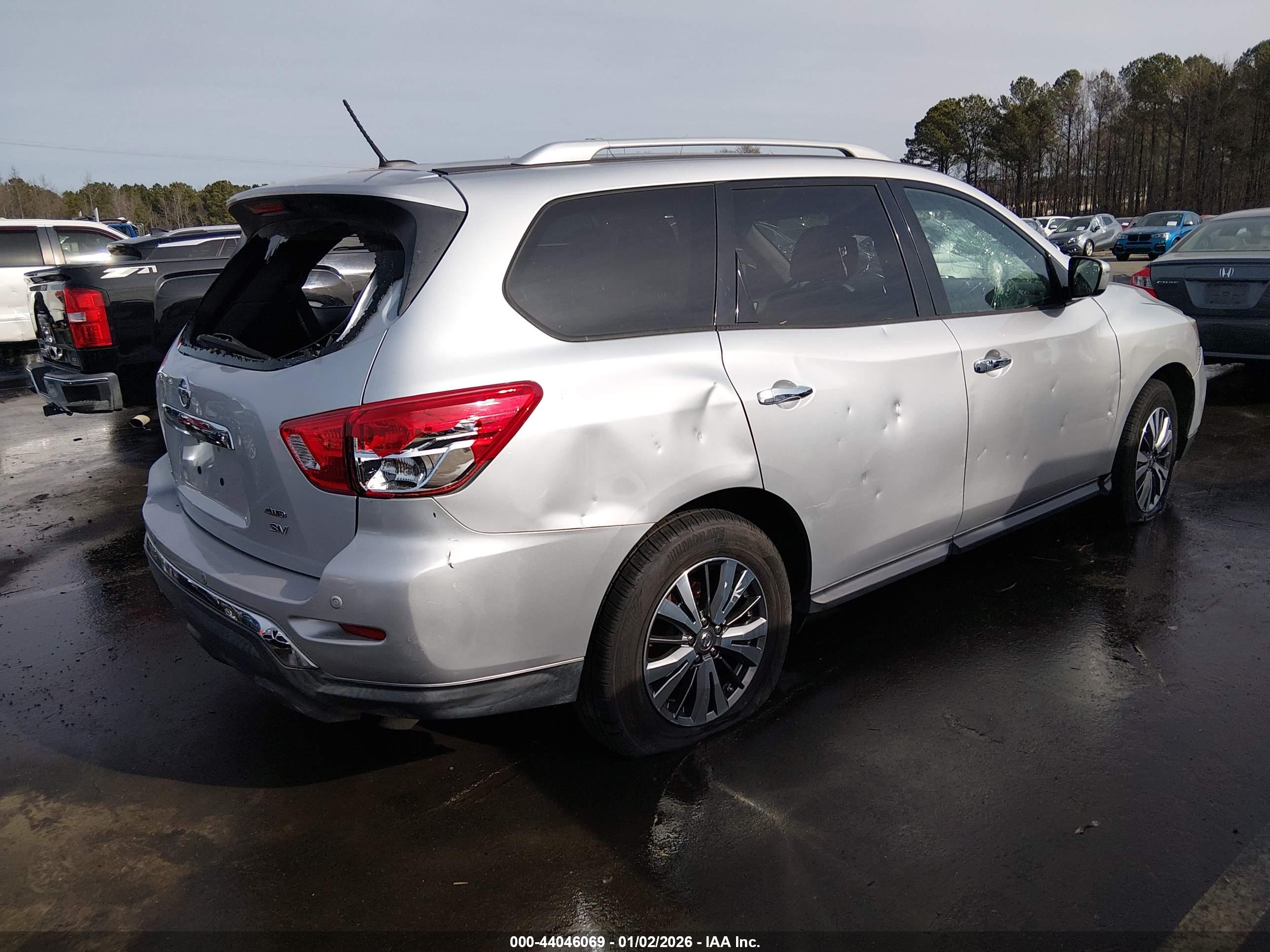 NISSAN PATHFINDER image 4