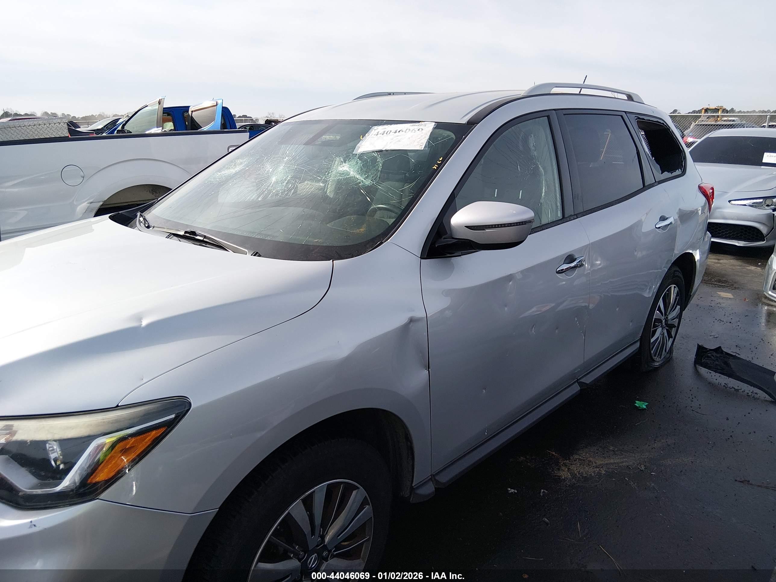 NISSAN PATHFINDER image 6