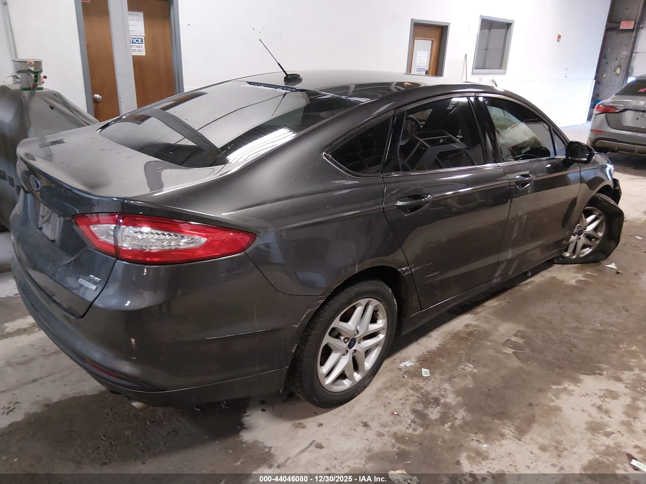 FORD FUSION image 4