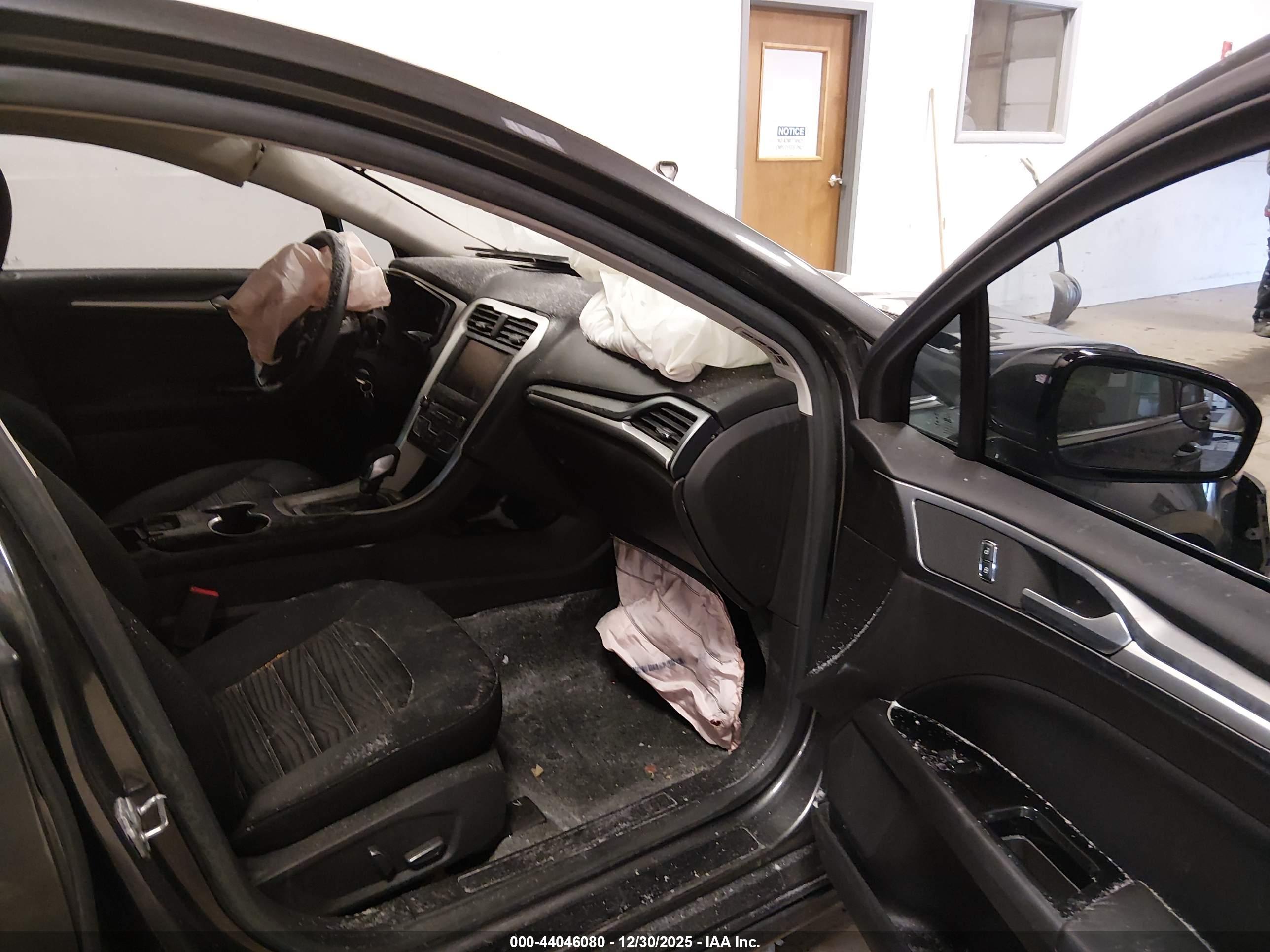 FORD FUSION image 5