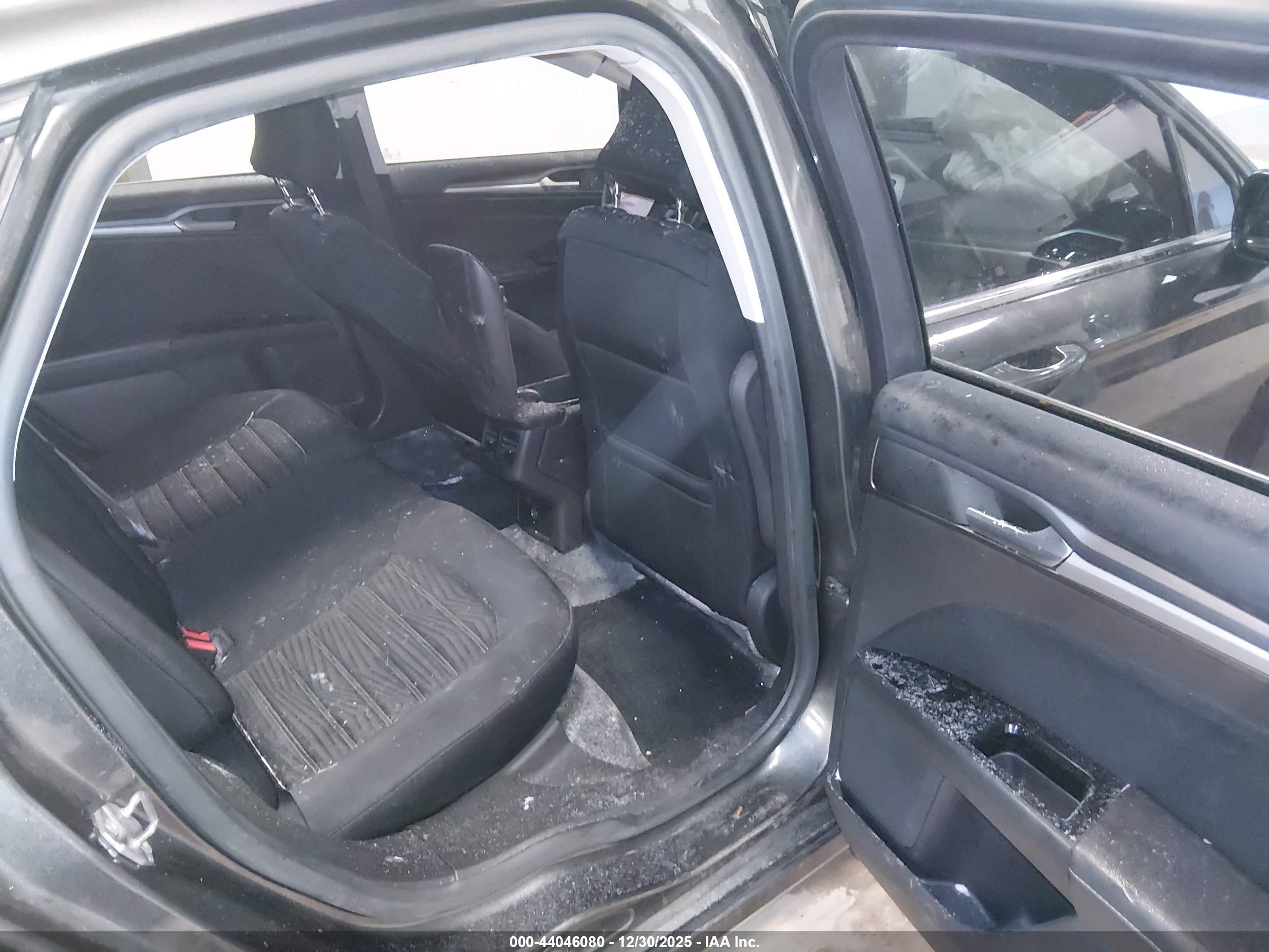 FORD FUSION image 8