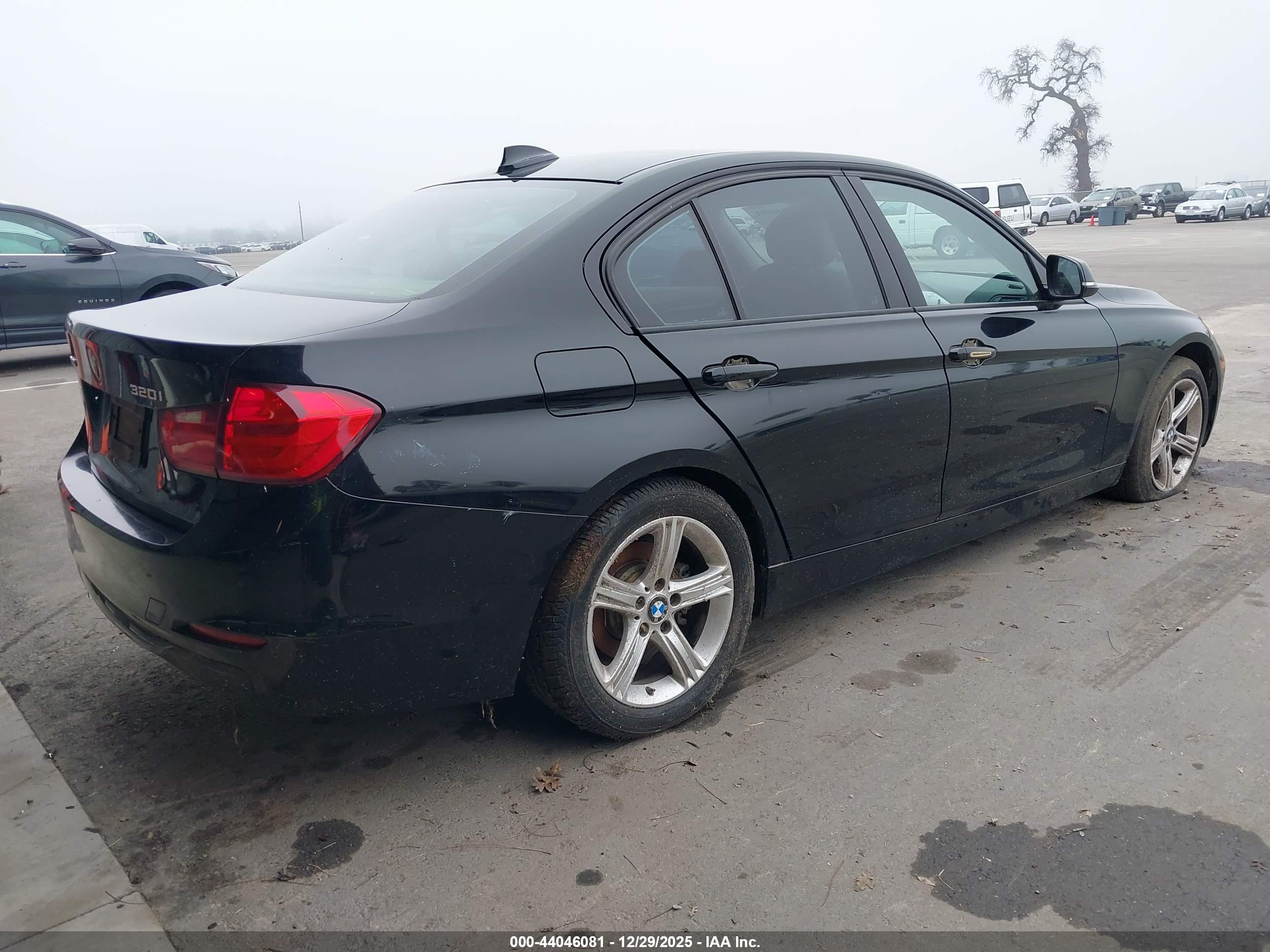 BMW 320I image 4
