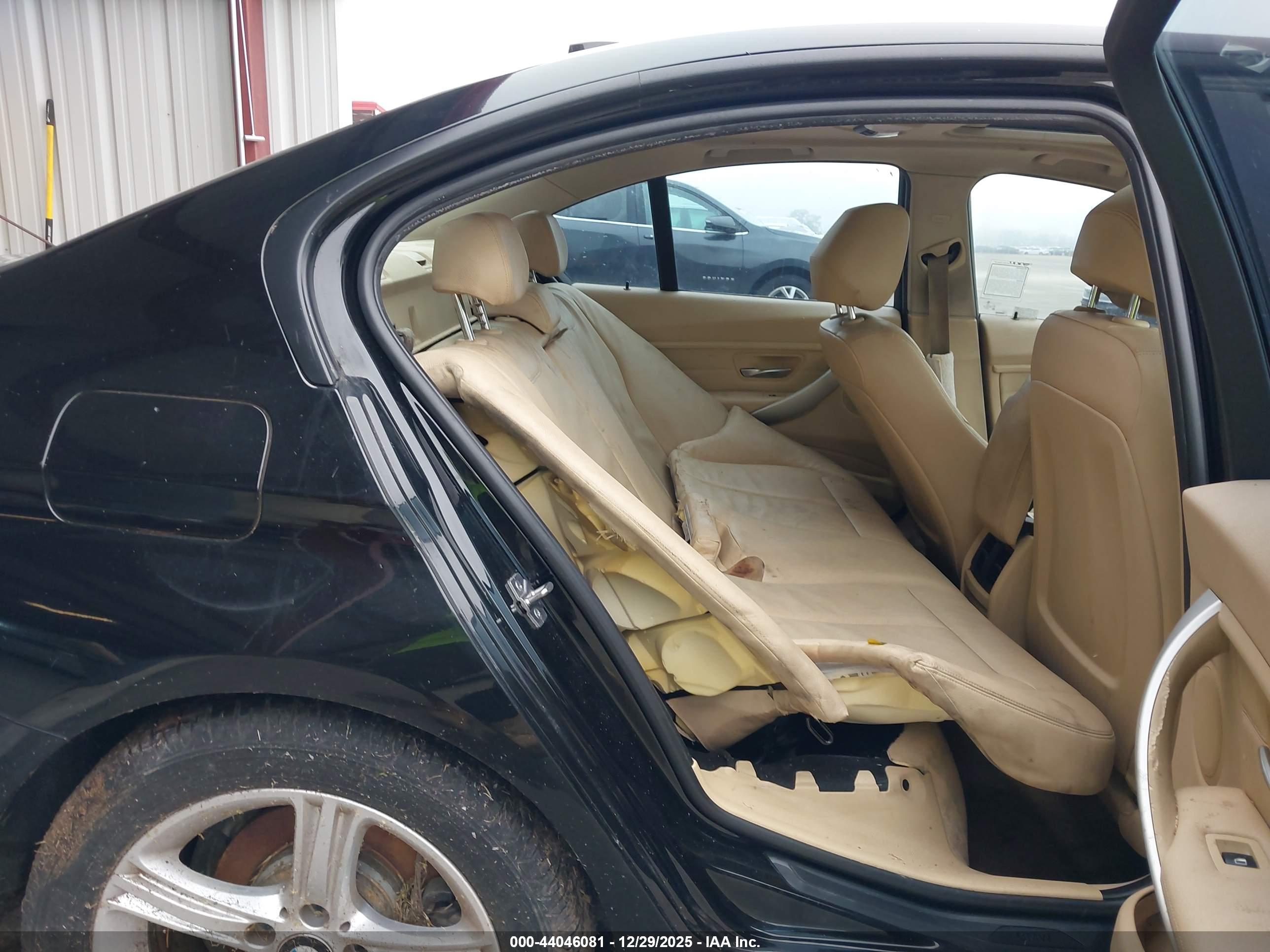BMW 320I image 8