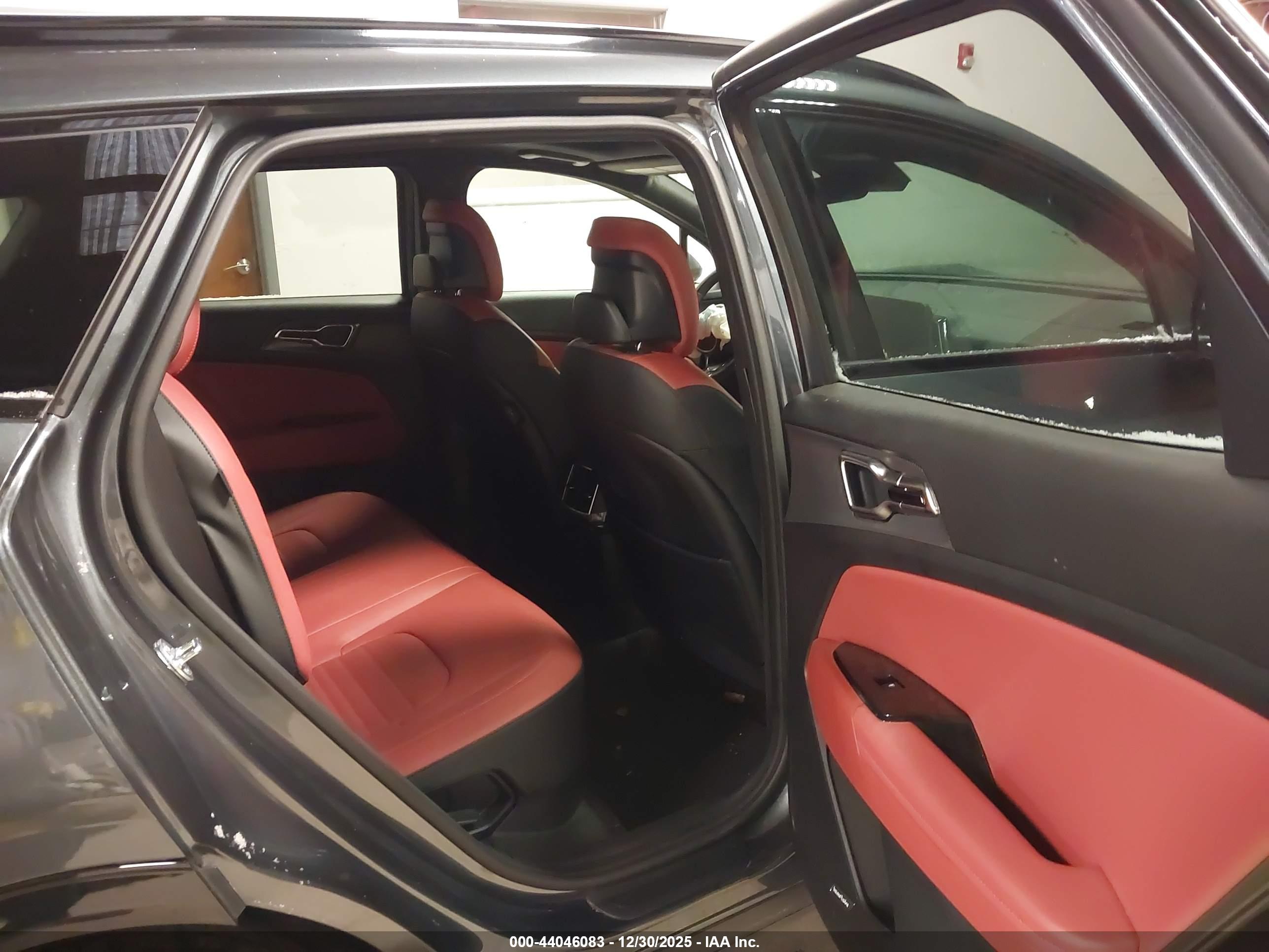 KIA SPORTAGE image 8