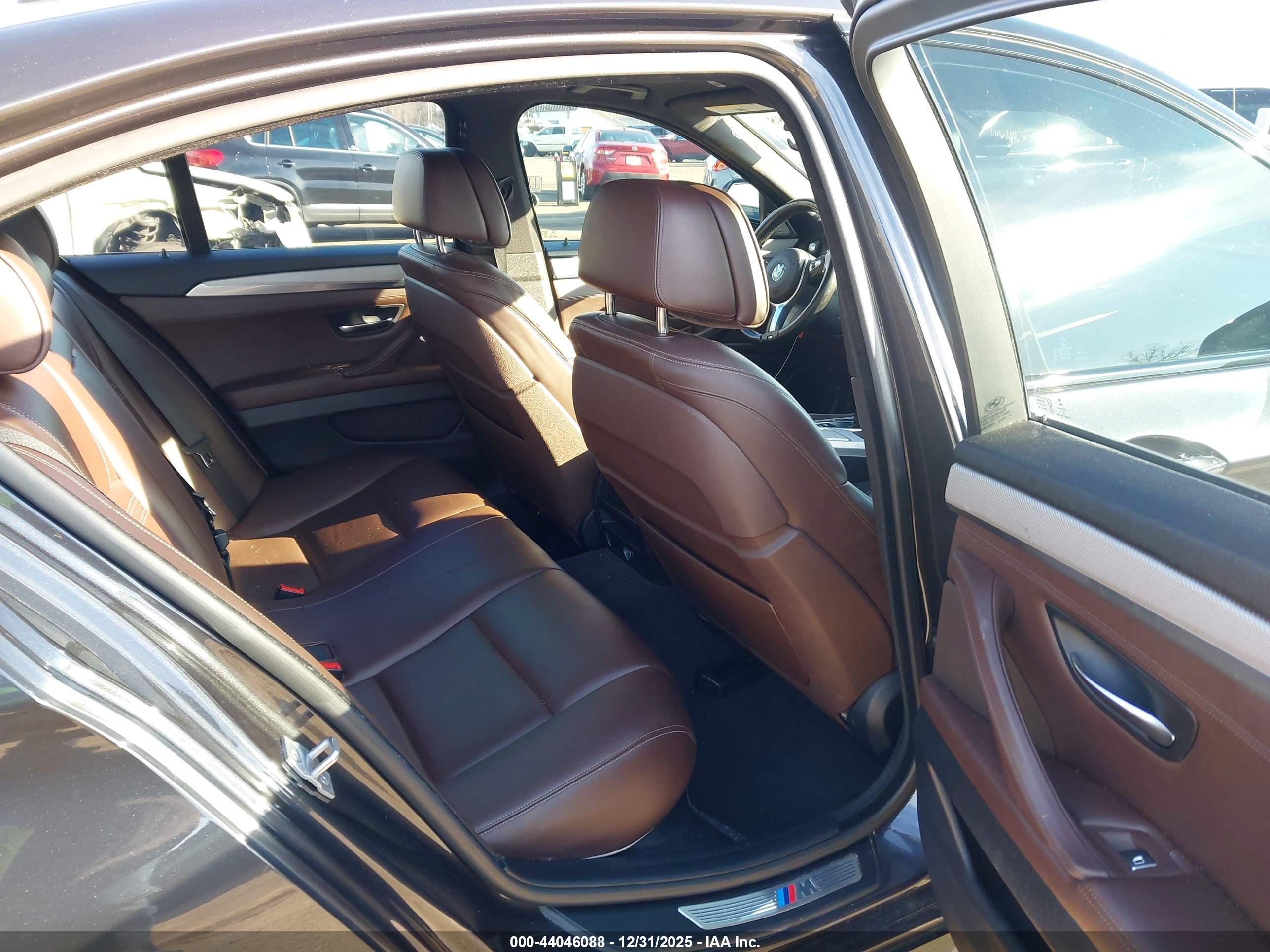 BMW 550I image 8