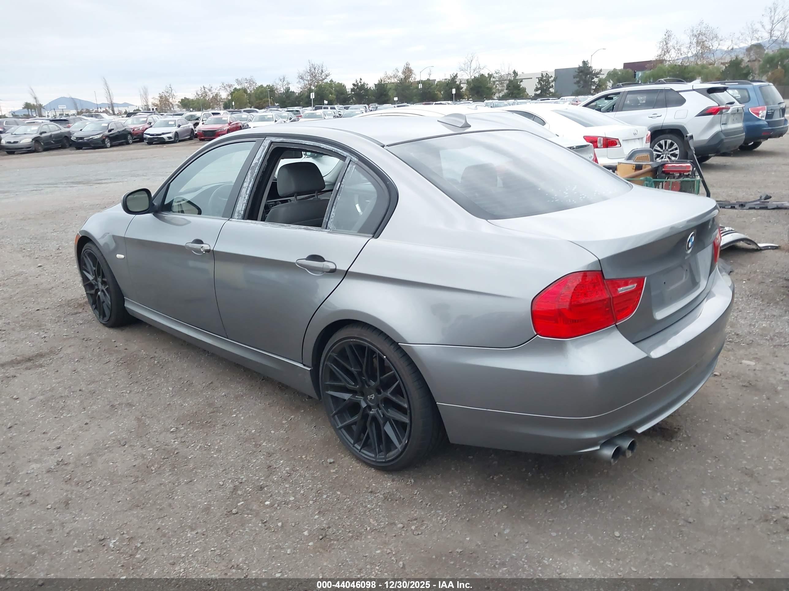 BMW 328I image 3