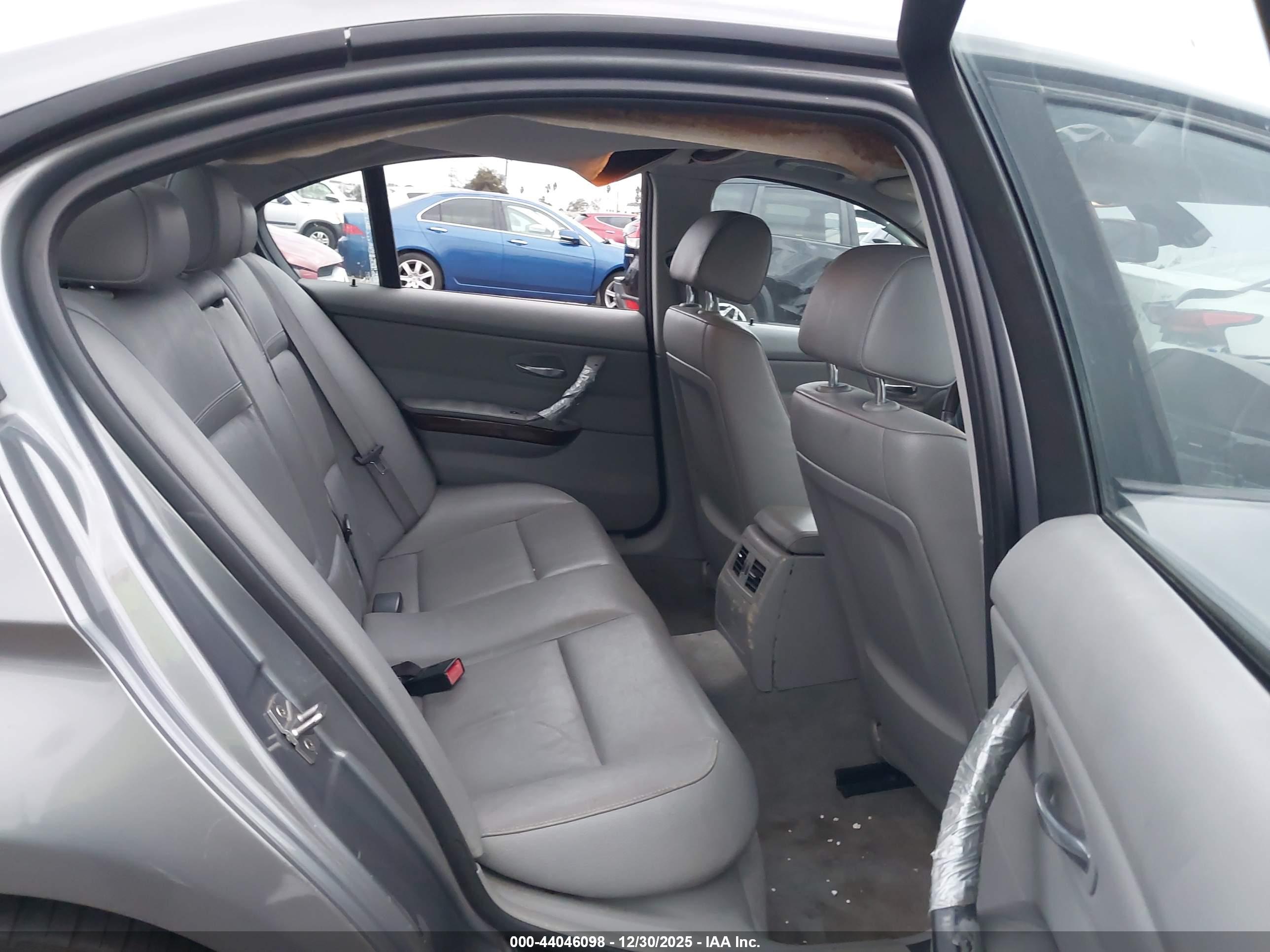 BMW 328I image 8