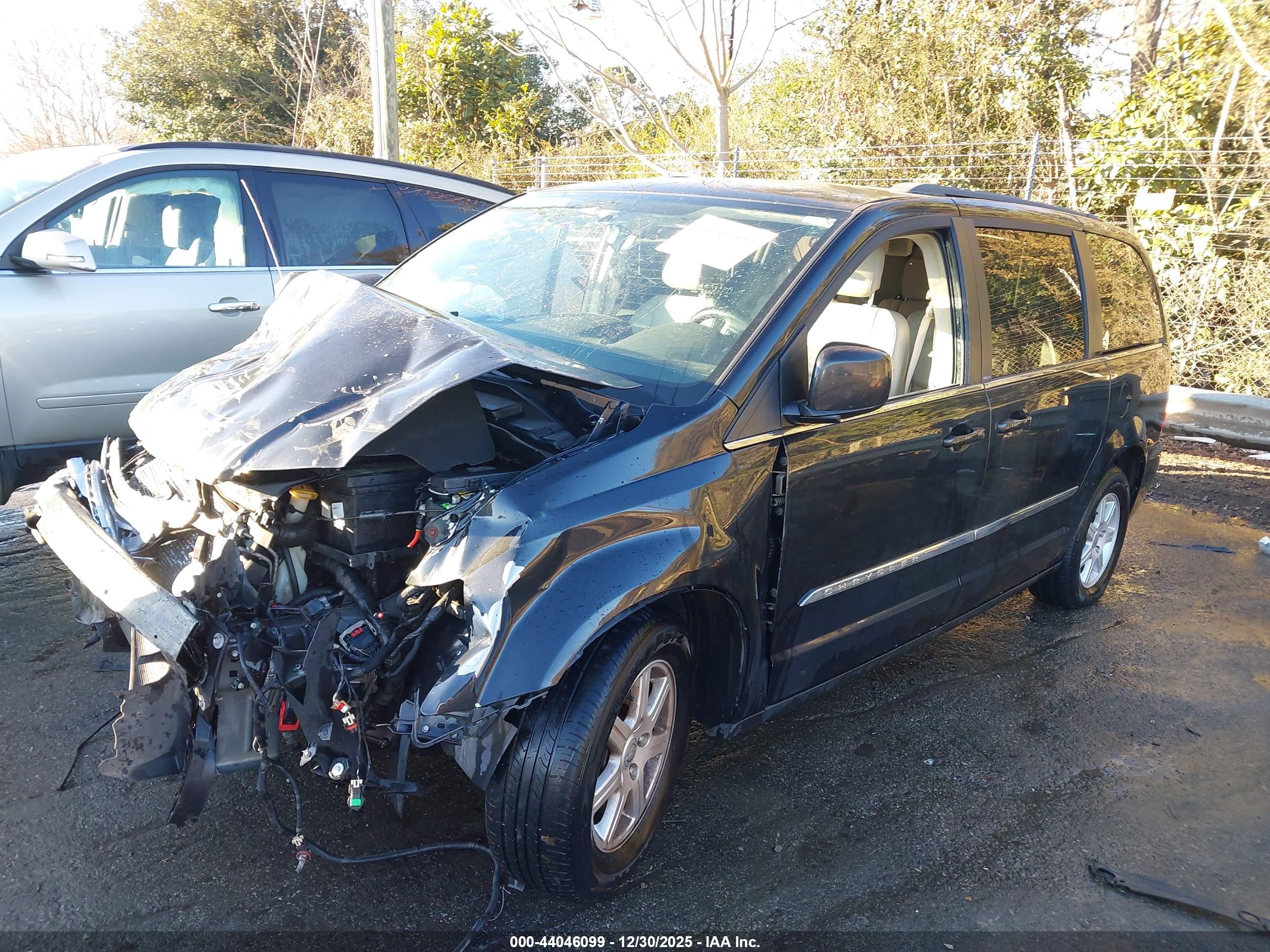 CHRYSLER TOWN image 2