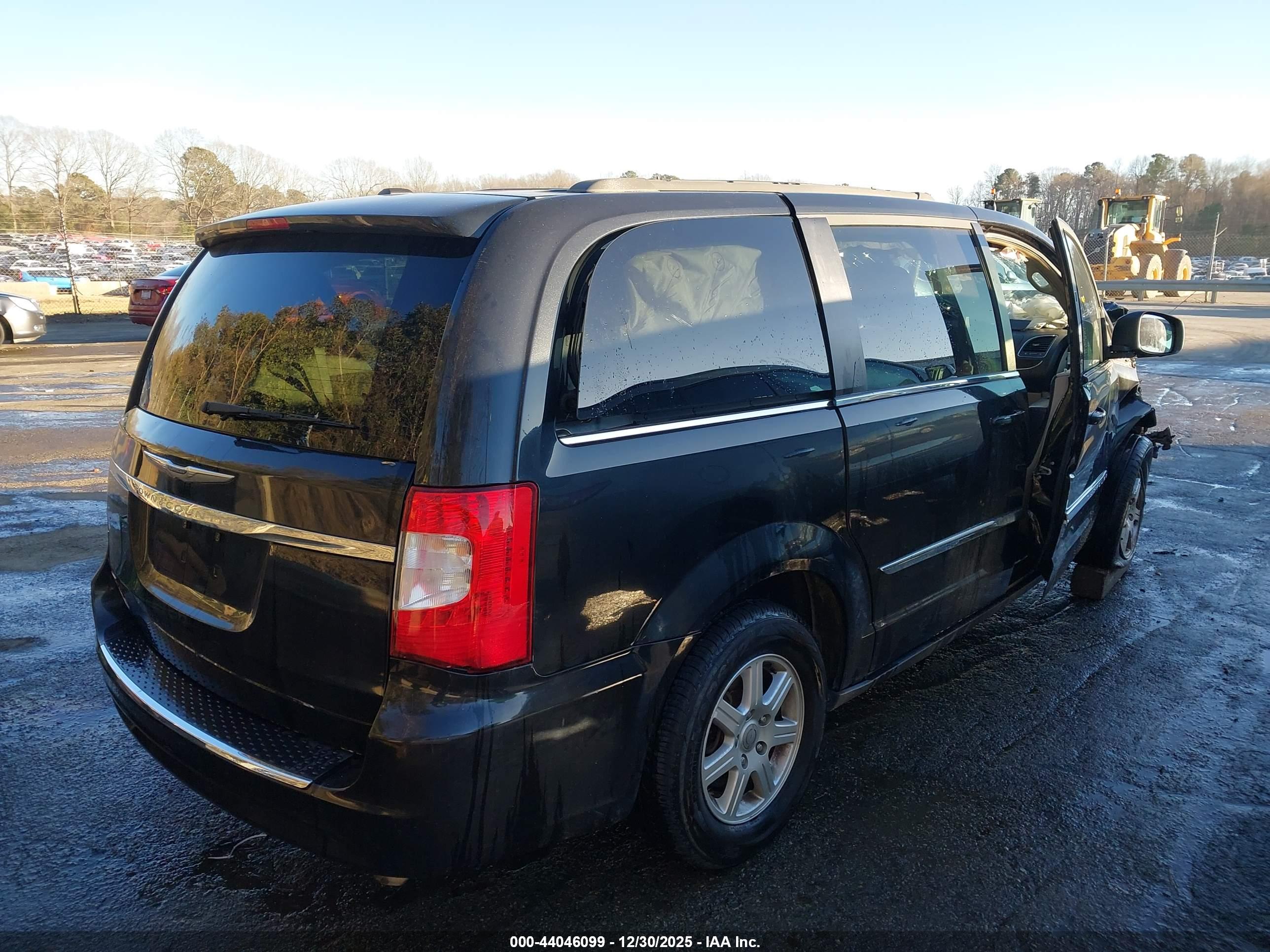 CHRYSLER TOWN image 4