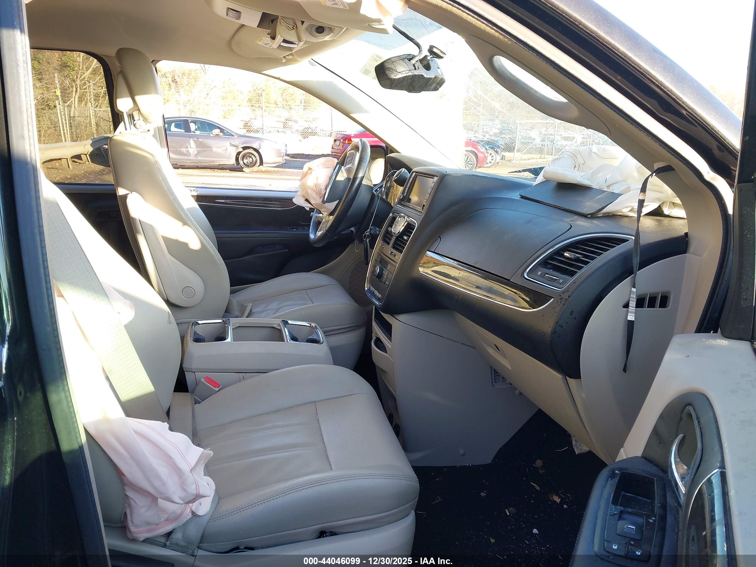 CHRYSLER TOWN image 5
